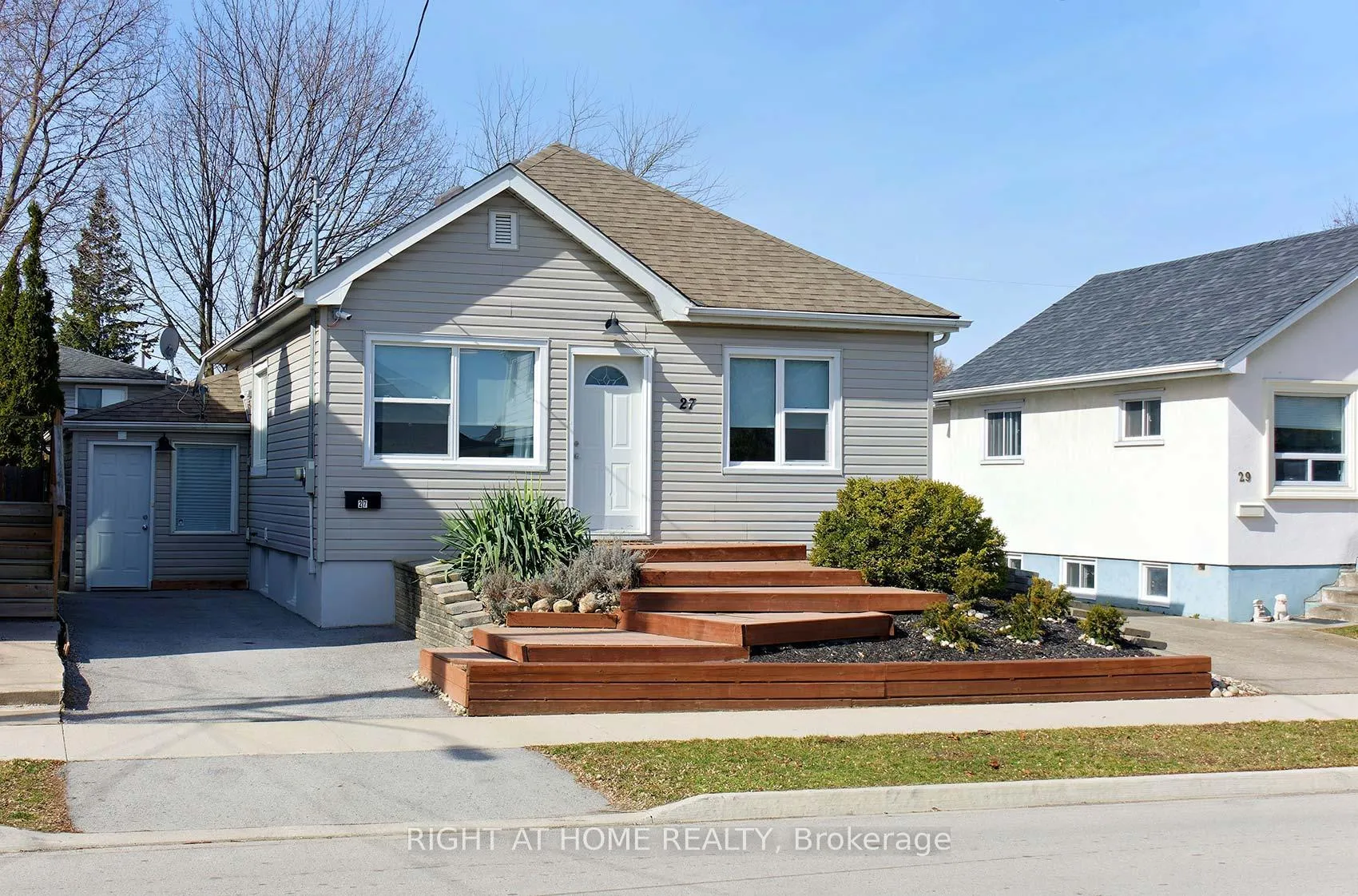 Photo 1 of 27 Brighton Avenue, St. Catharines, Facer — HOMEH
