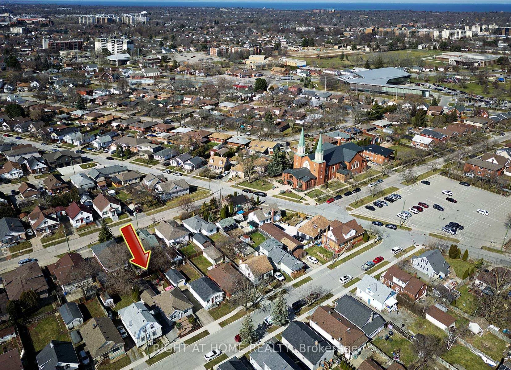Photo 2 of 27 Brighton Avenue, St. Catharines, Facer — HOMEH
