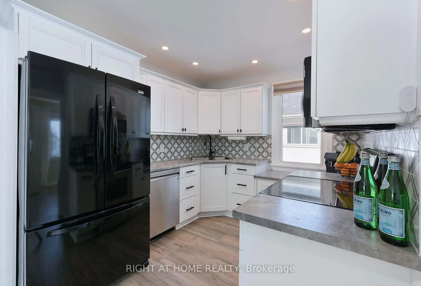 Photo 15 of 27 Brighton Avenue, St. Catharines, Facer — HOMEH