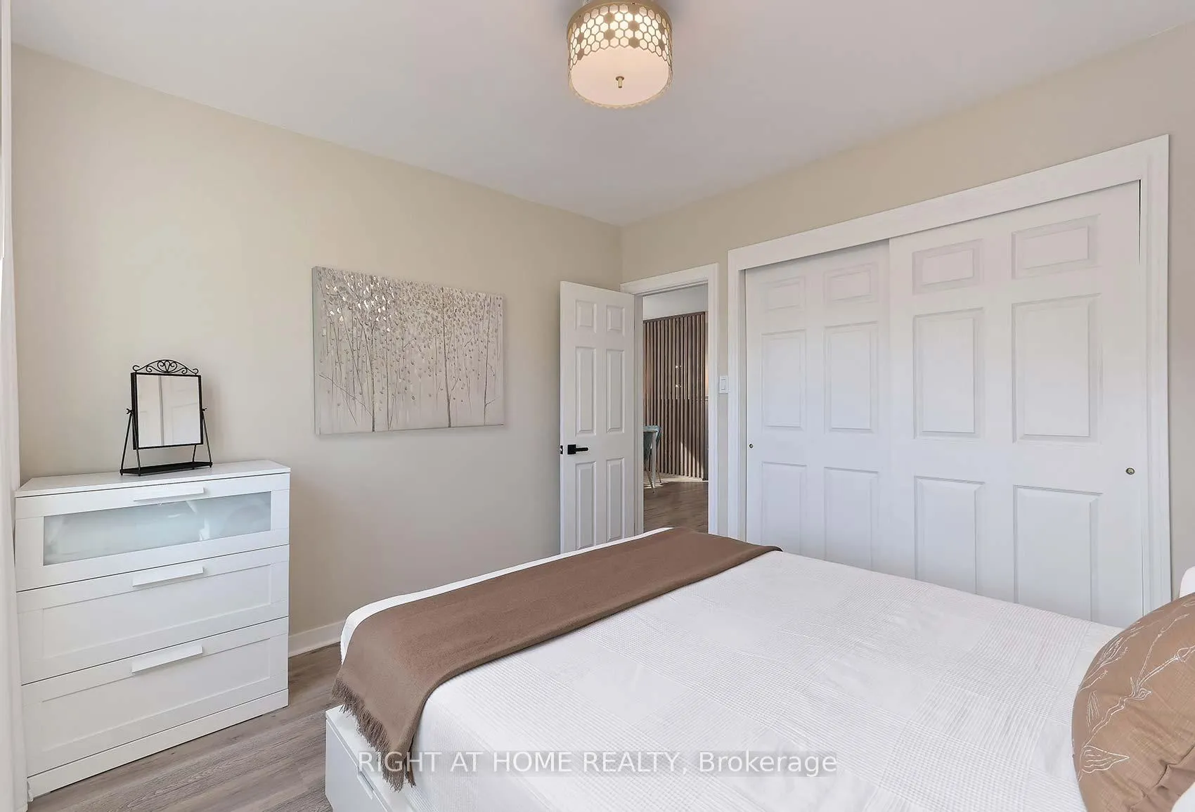 Photo 17 of 27 Brighton Avenue, St. Catharines, Facer — HOMEH