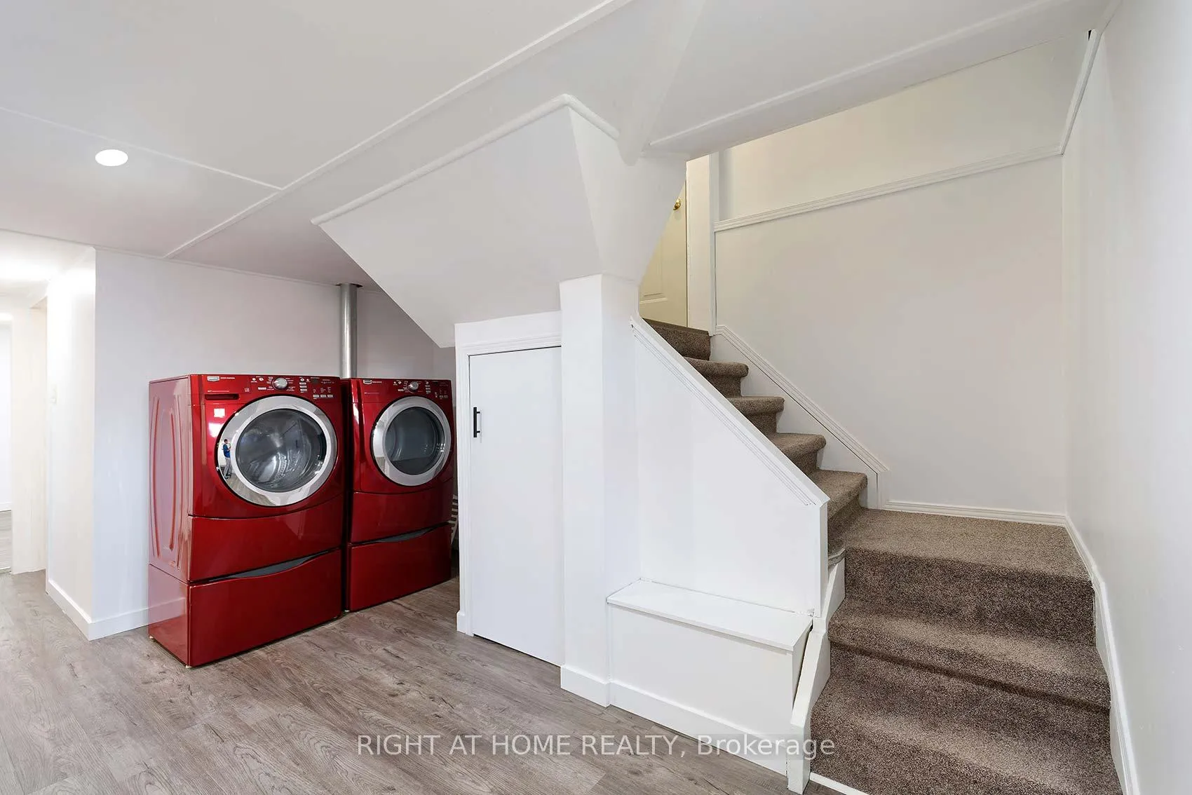 Photo 21 of 27 Brighton Avenue, St. Catharines, Facer — HOMEH