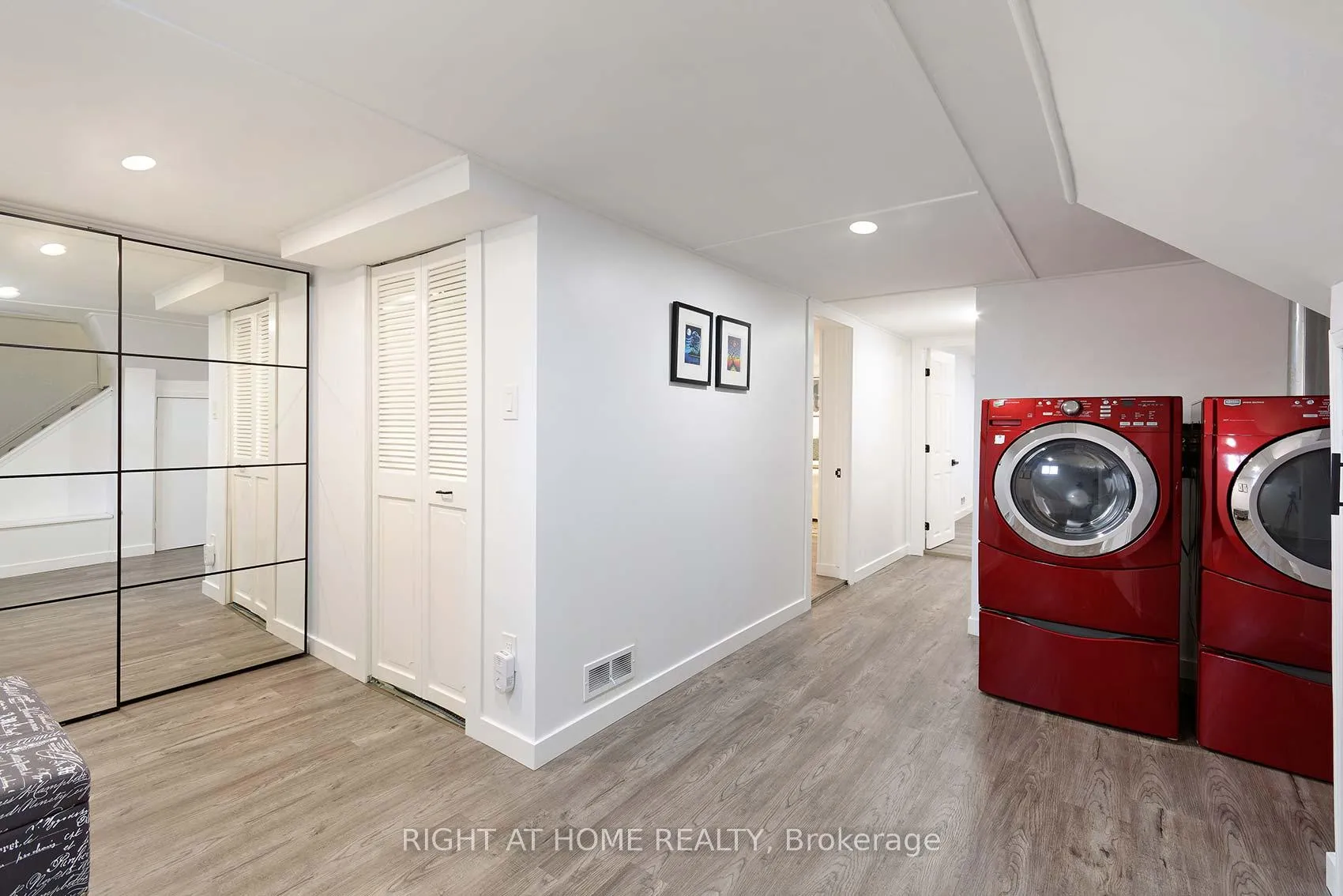 Photo 23 of 27 Brighton Avenue, St. Catharines, Facer — HOMEH