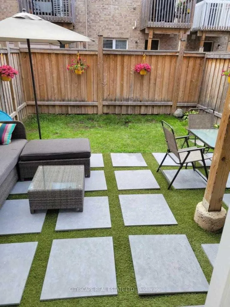 Photo 2 of 22 Rockbrook Trail, Brampton, Northwest Brampton — HOMEH
