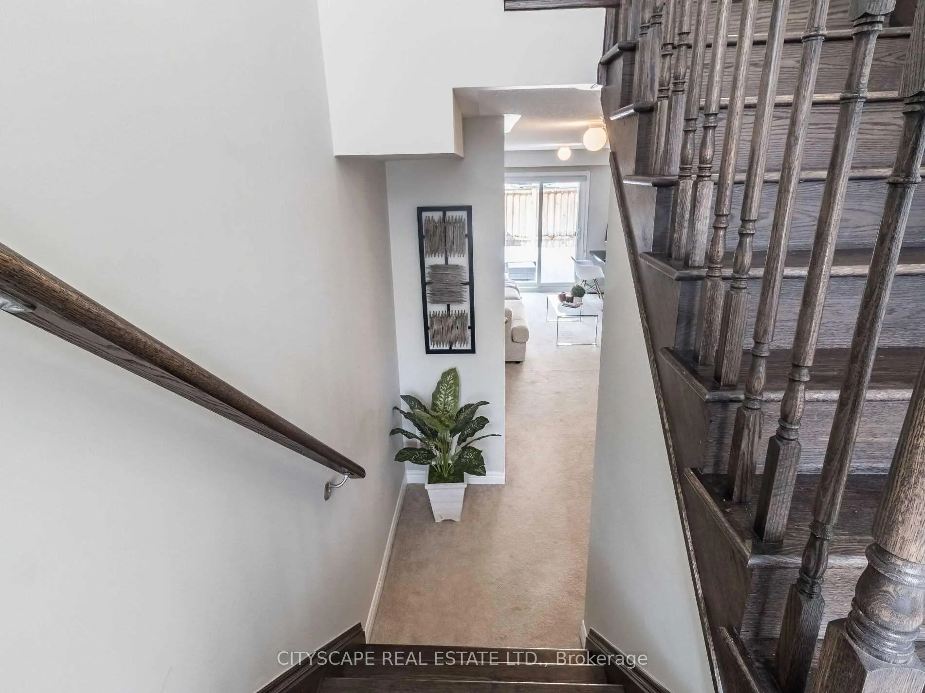 Photo 5 of 22 Rockbrook Trail, Brampton, Northwest Brampton — HOMEH