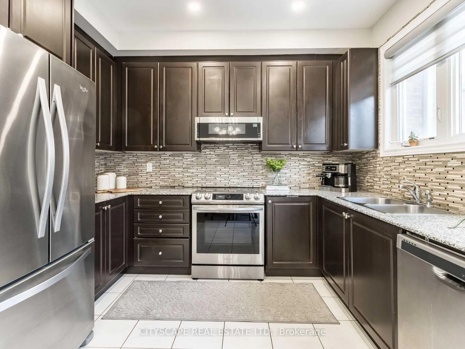 Photo 14 of 22 Rockbrook Trail, Brampton, Northwest Brampton — HOMEH