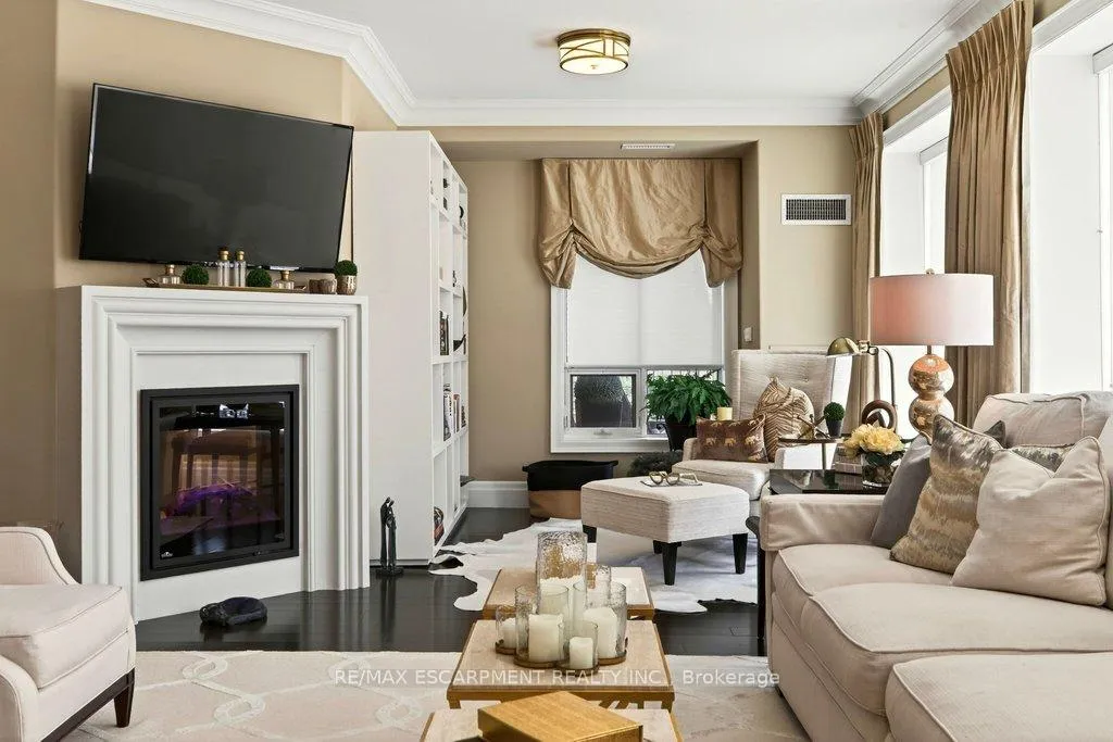 Photo 10 of Unit 201, 445 Elizabeth Street, Burlington, Brant — HOMEH