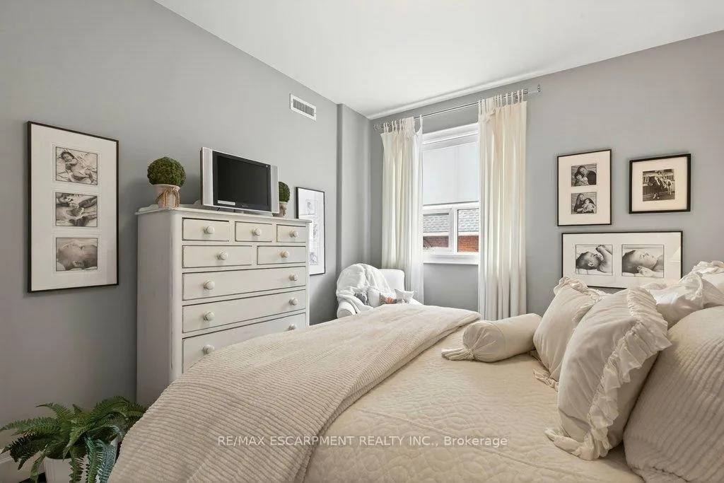 Photo 33 of Unit 201, 445 Elizabeth Street, Burlington, Brant — HOMEH