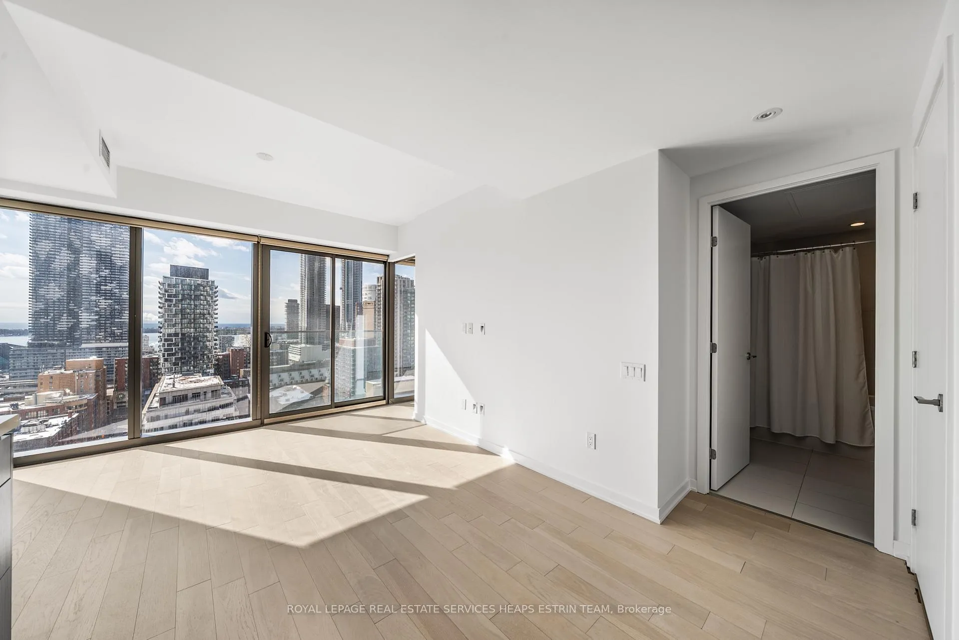 Photo 9 of Unit 2003, 60 Colborne Street, Toronto, Church-Yonge Corridor — HOMEH