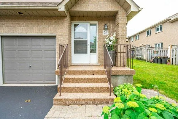 Photo 4 of Unit 24, 100 Vineberg Drive, Hamilton, Allison — HOMEH