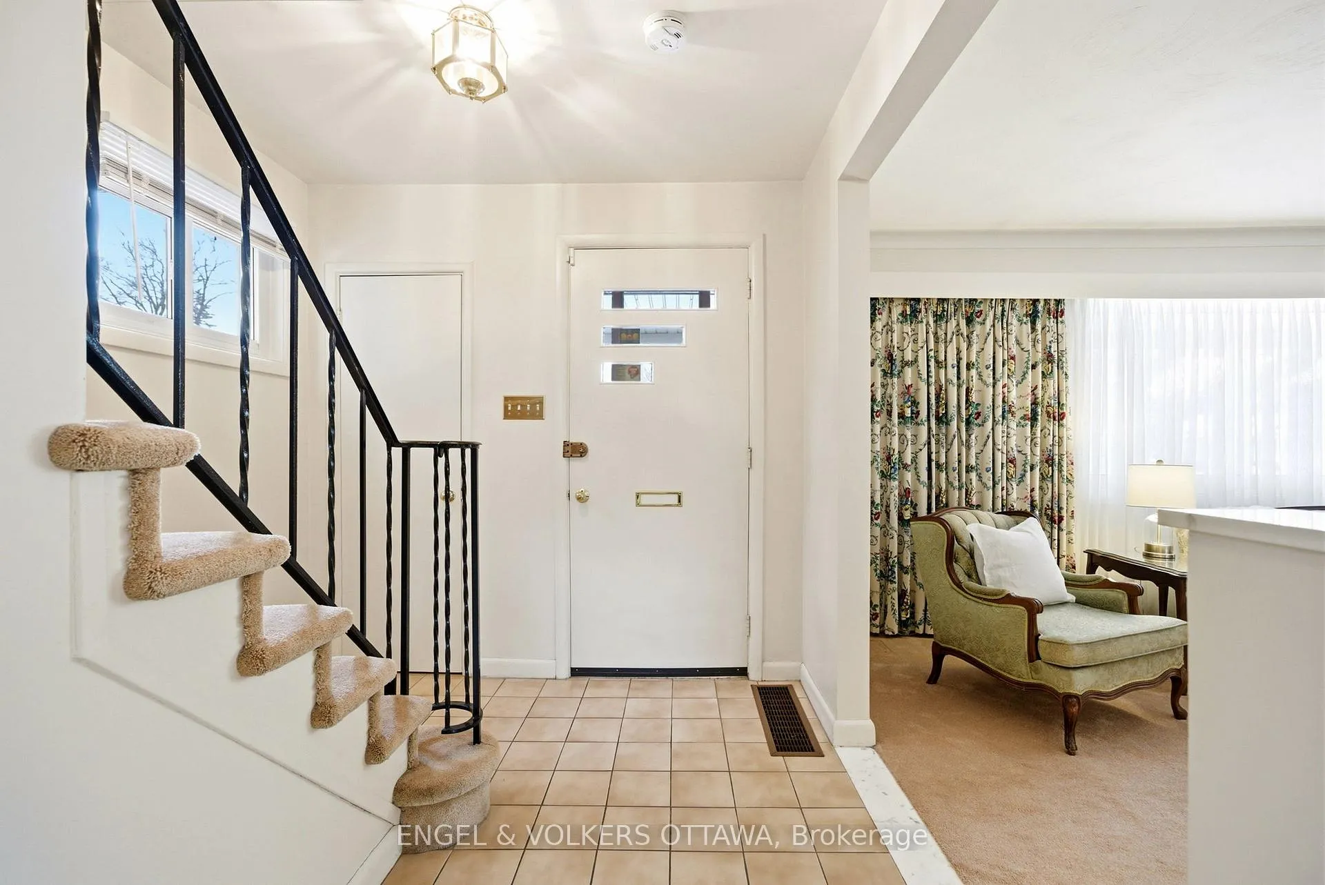 Photo 3 of 1148 Castle Hill Crescent, Ottawa, Copeland Park — HOMEH