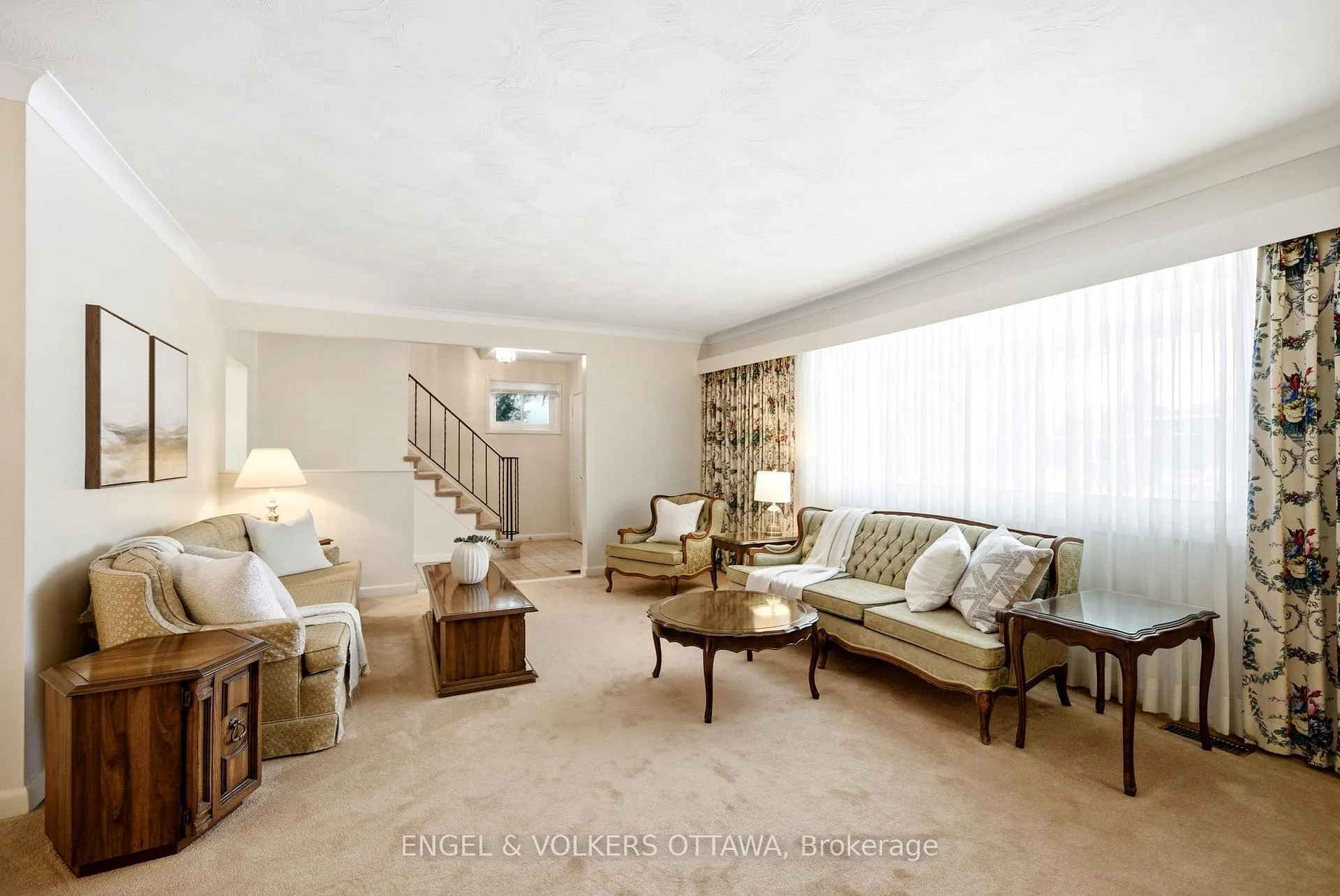Photo 6 of 1148 Castle Hill Crescent, Ottawa, Copeland Park — HOMEH