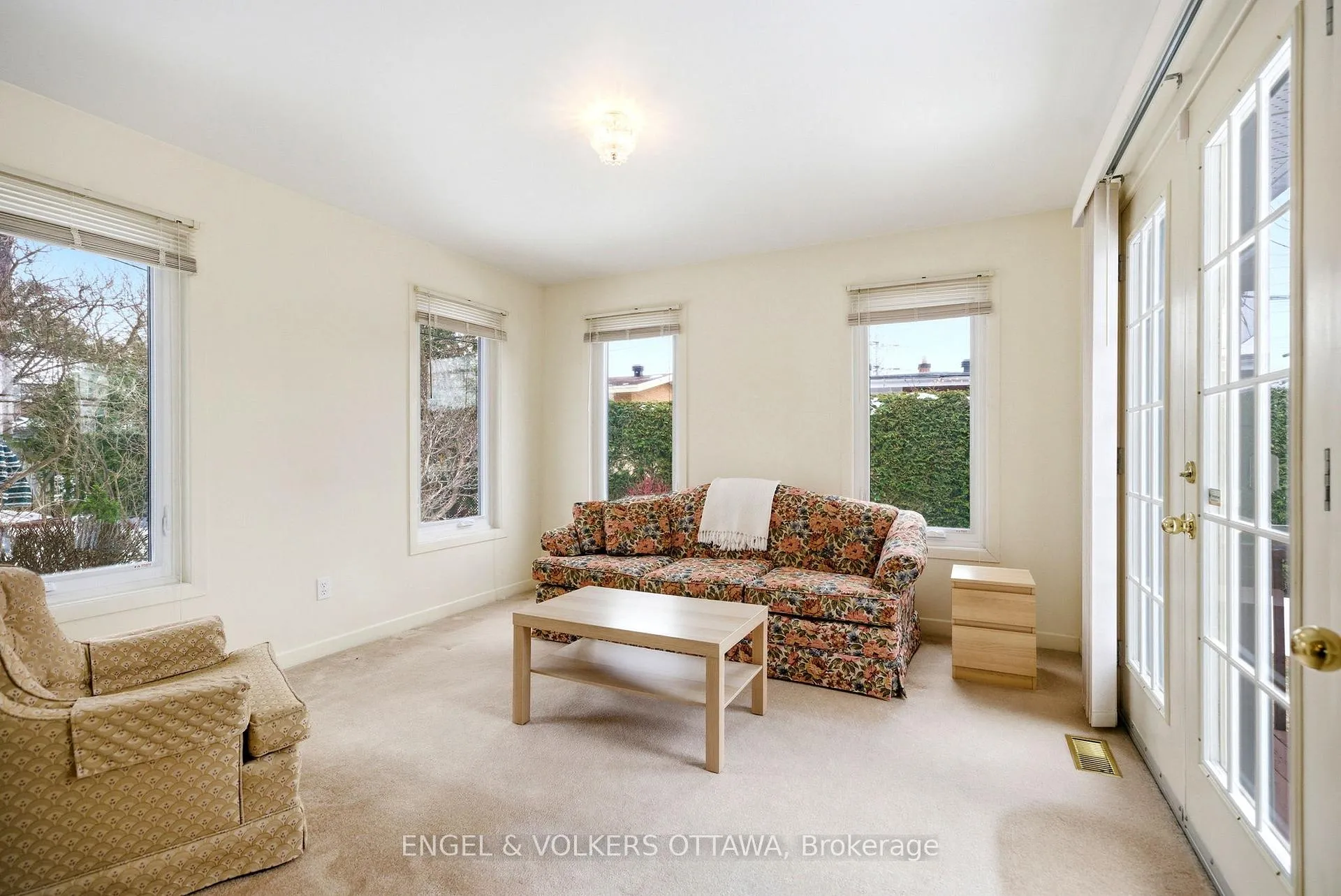 Photo 10 of 1148 Castle Hill Crescent, Ottawa, Copeland Park — HOMEH