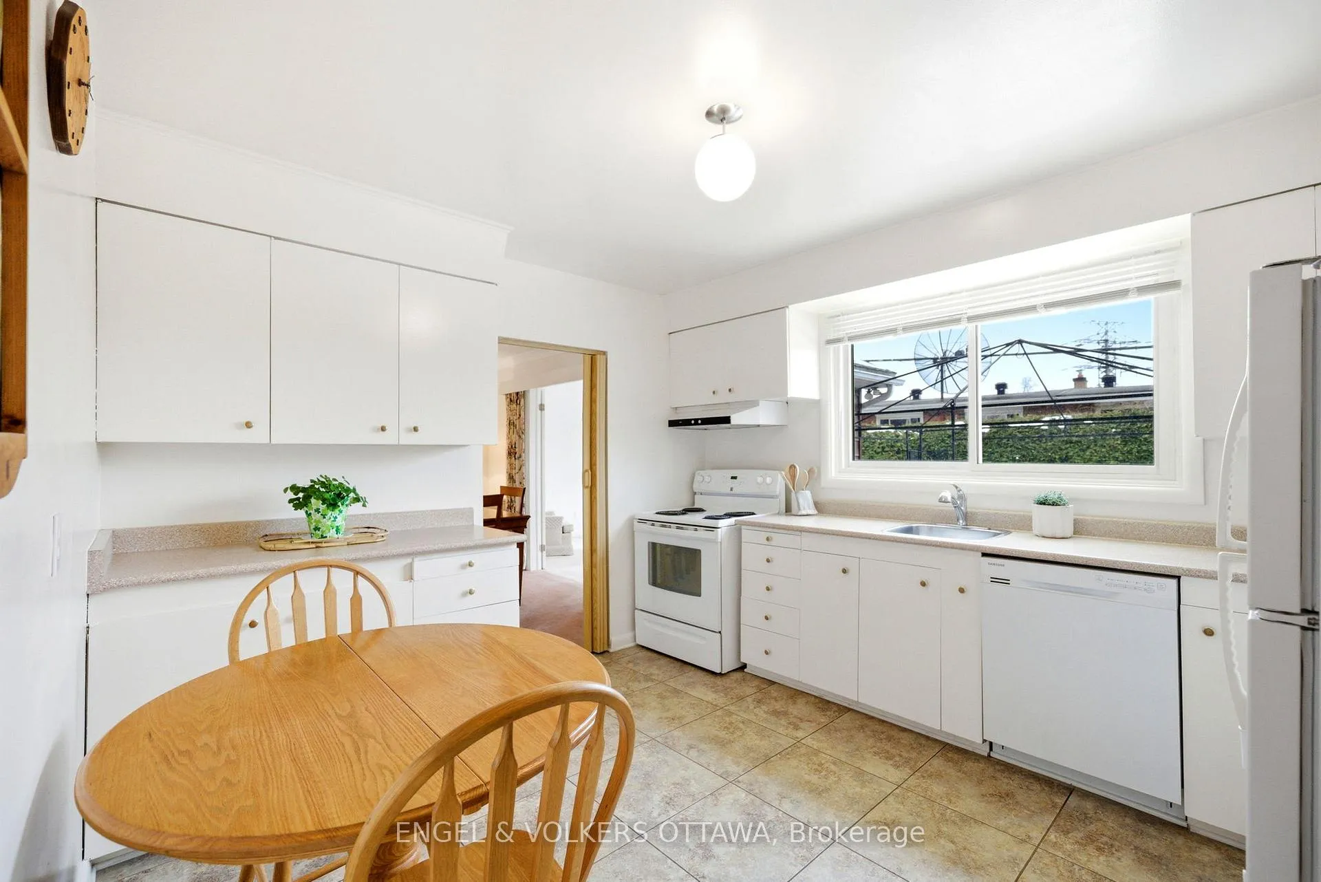 Photo 13 of 1148 Castle Hill Crescent, Ottawa, Copeland Park — HOMEH
