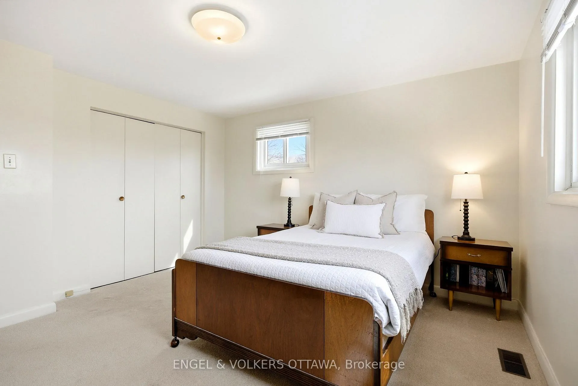 Photo 19 of 1148 Castle Hill Crescent, Ottawa, Copeland Park — HOMEH