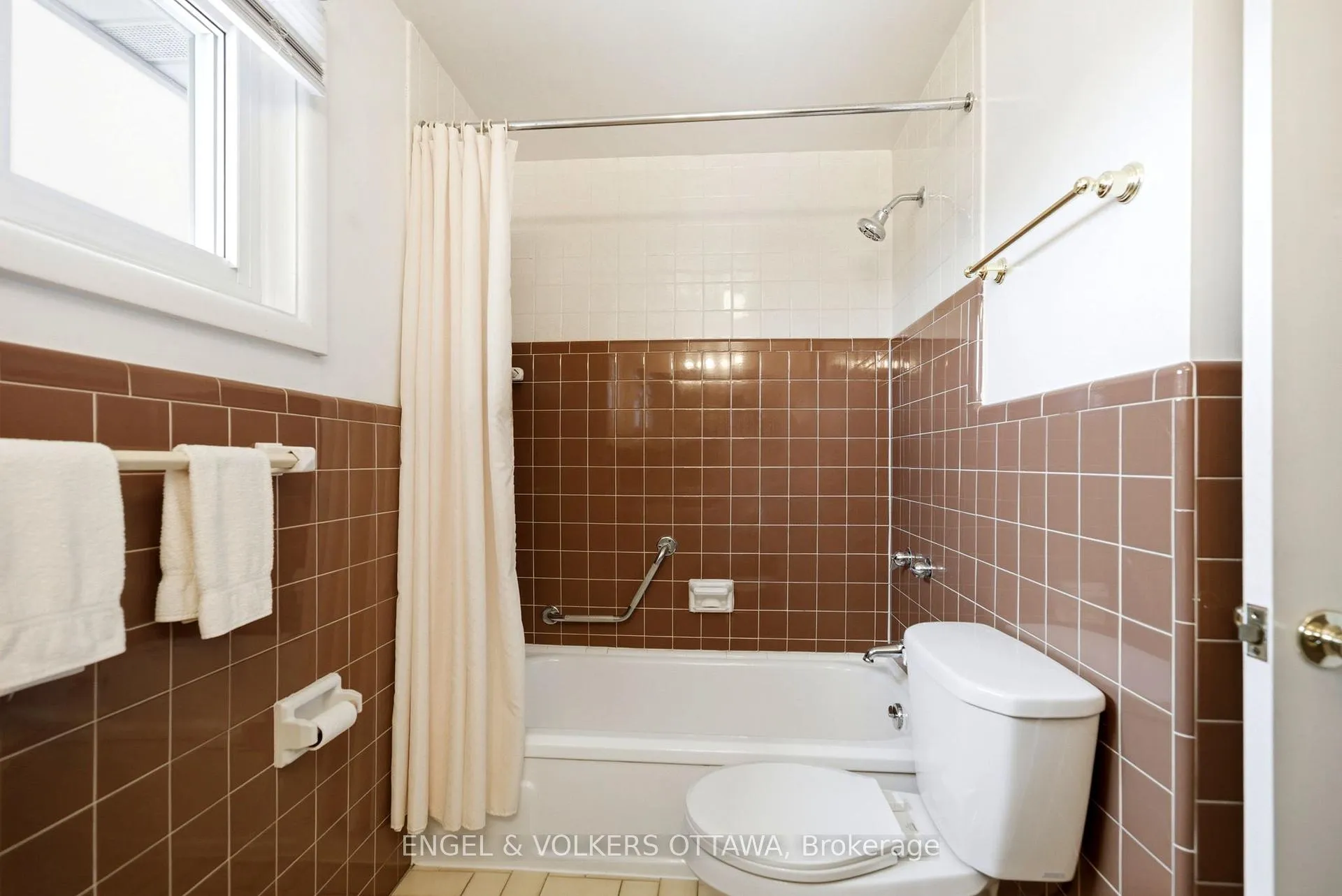 Photo 24 of 1148 Castle Hill Crescent, Ottawa, Copeland Park — HOMEH
