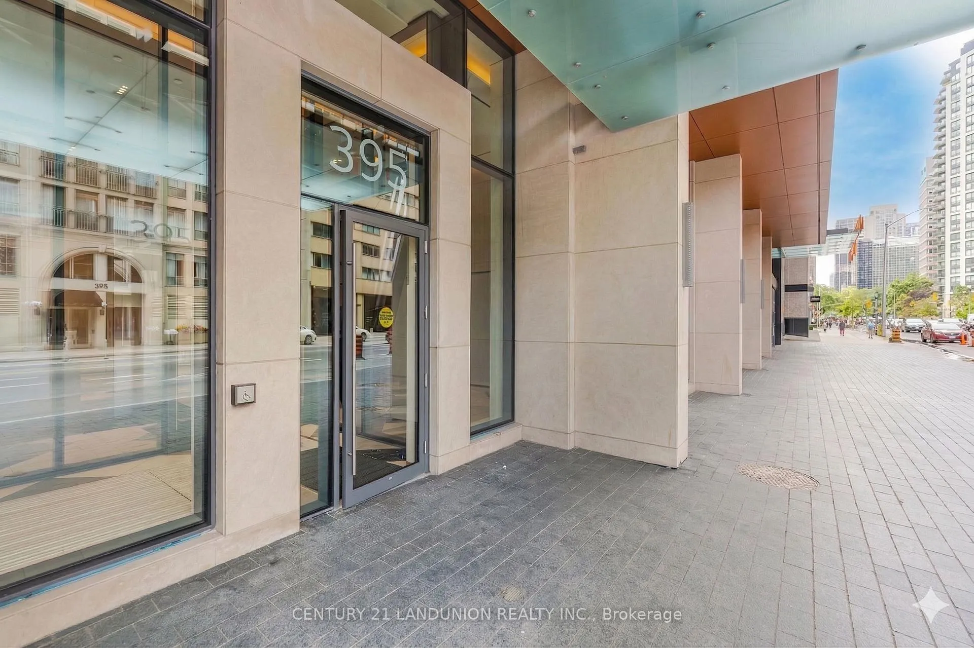 Photo 3 of Unit 2010, 395 Bloor Street E, Toronto, North St. James Town — HOMEH