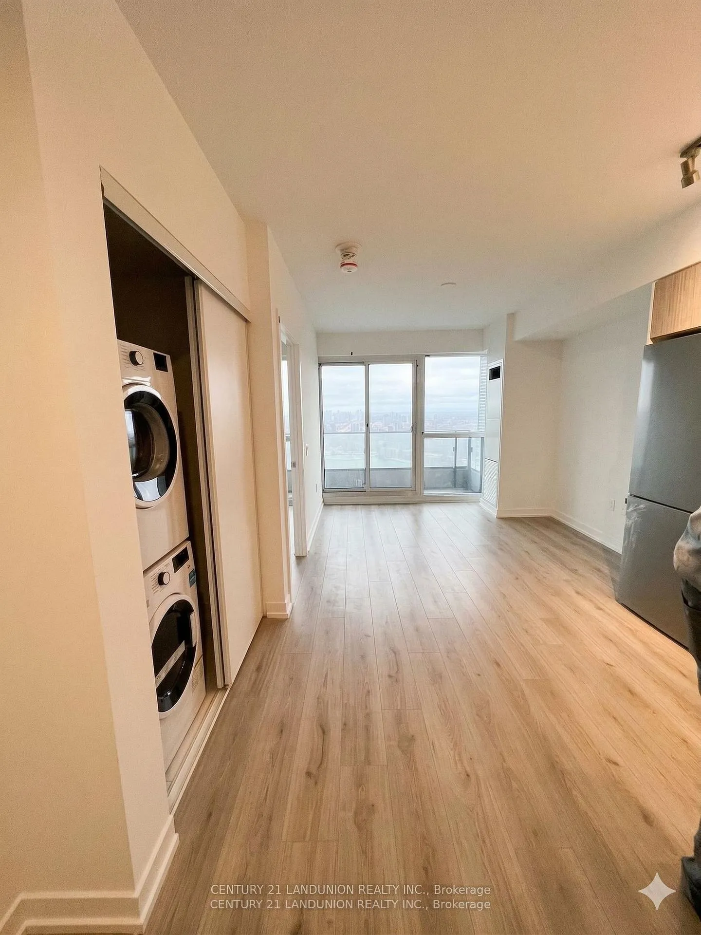 Photo 4 of Unit 2010, 395 Bloor Street E, Toronto, North St. James Town — HOMEH