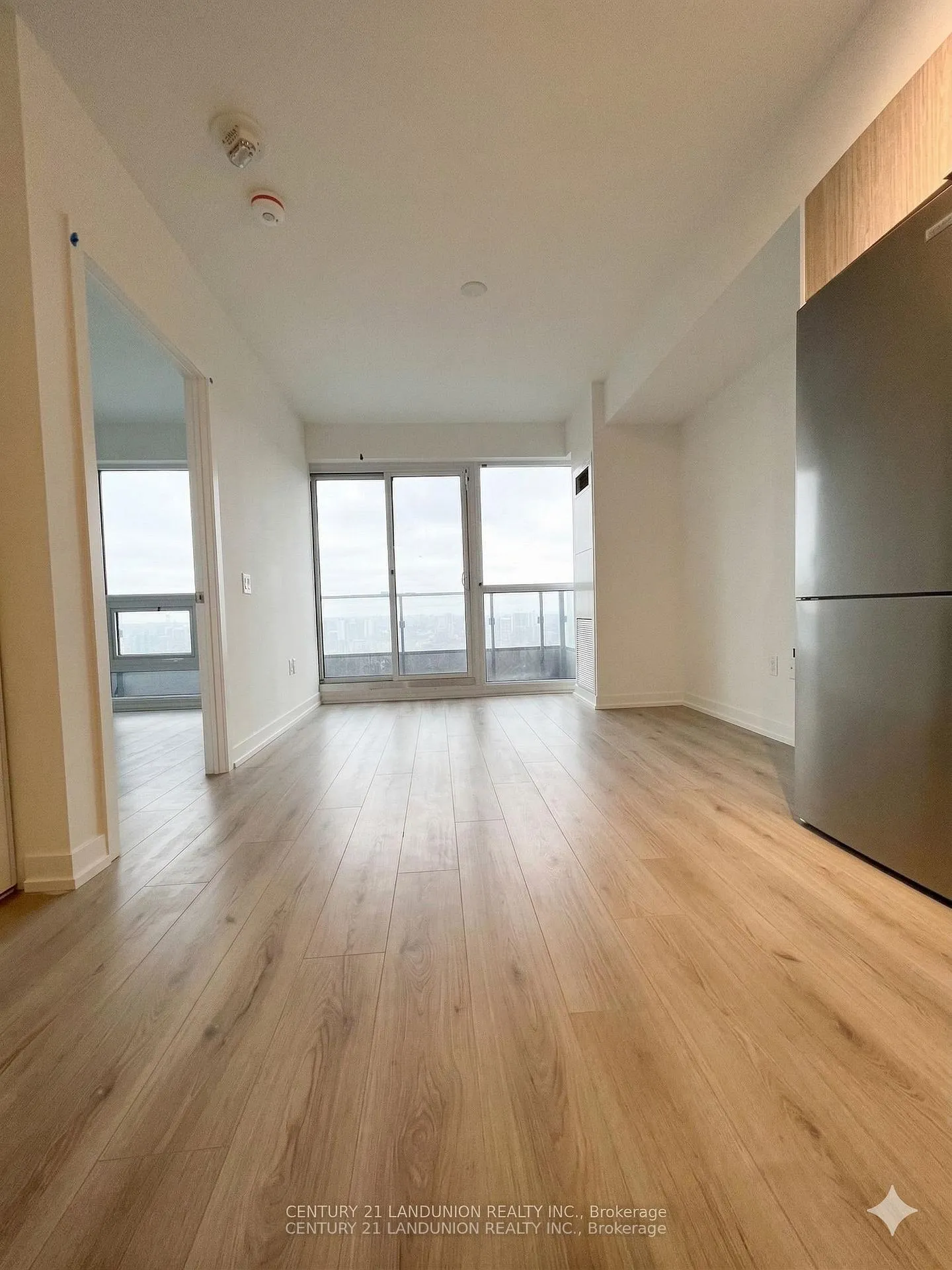 Photo 5 of Unit 2010, 395 Bloor Street E, Toronto, North St. James Town — HOMEH
