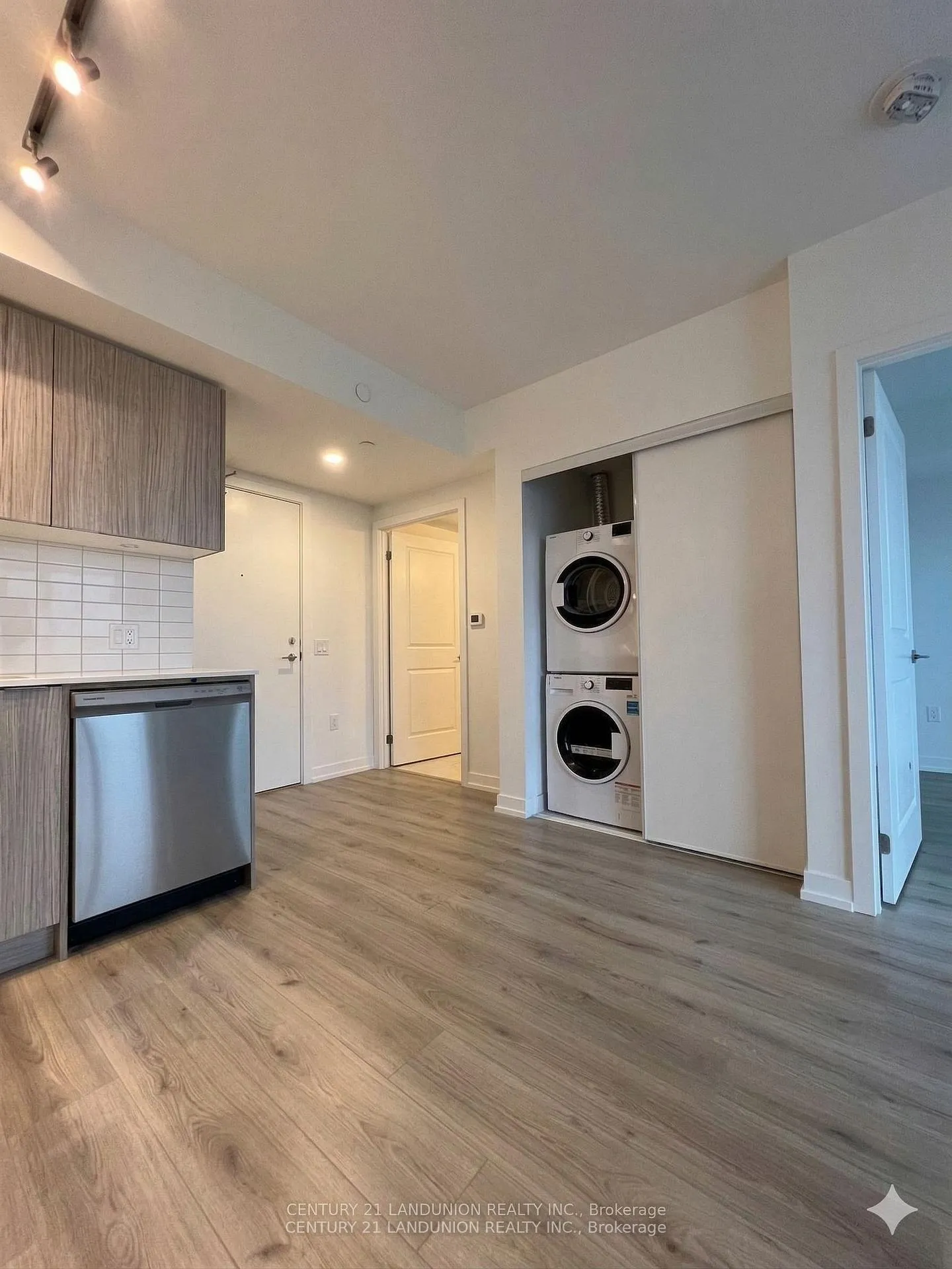 Photo 7 of Unit 2010, 395 Bloor Street E, Toronto, North St. James Town — HOMEH