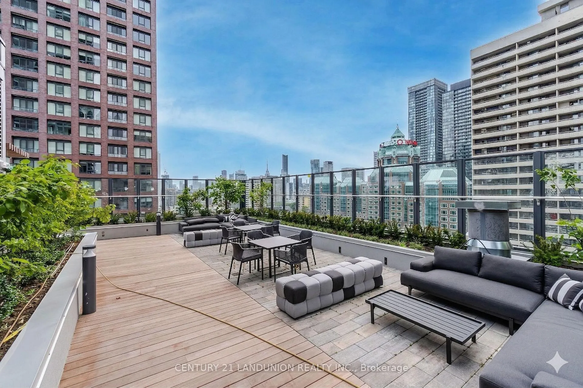 Photo 13 of Unit 2010, 395 Bloor Street E, Toronto, North St. James Town — HOMEH