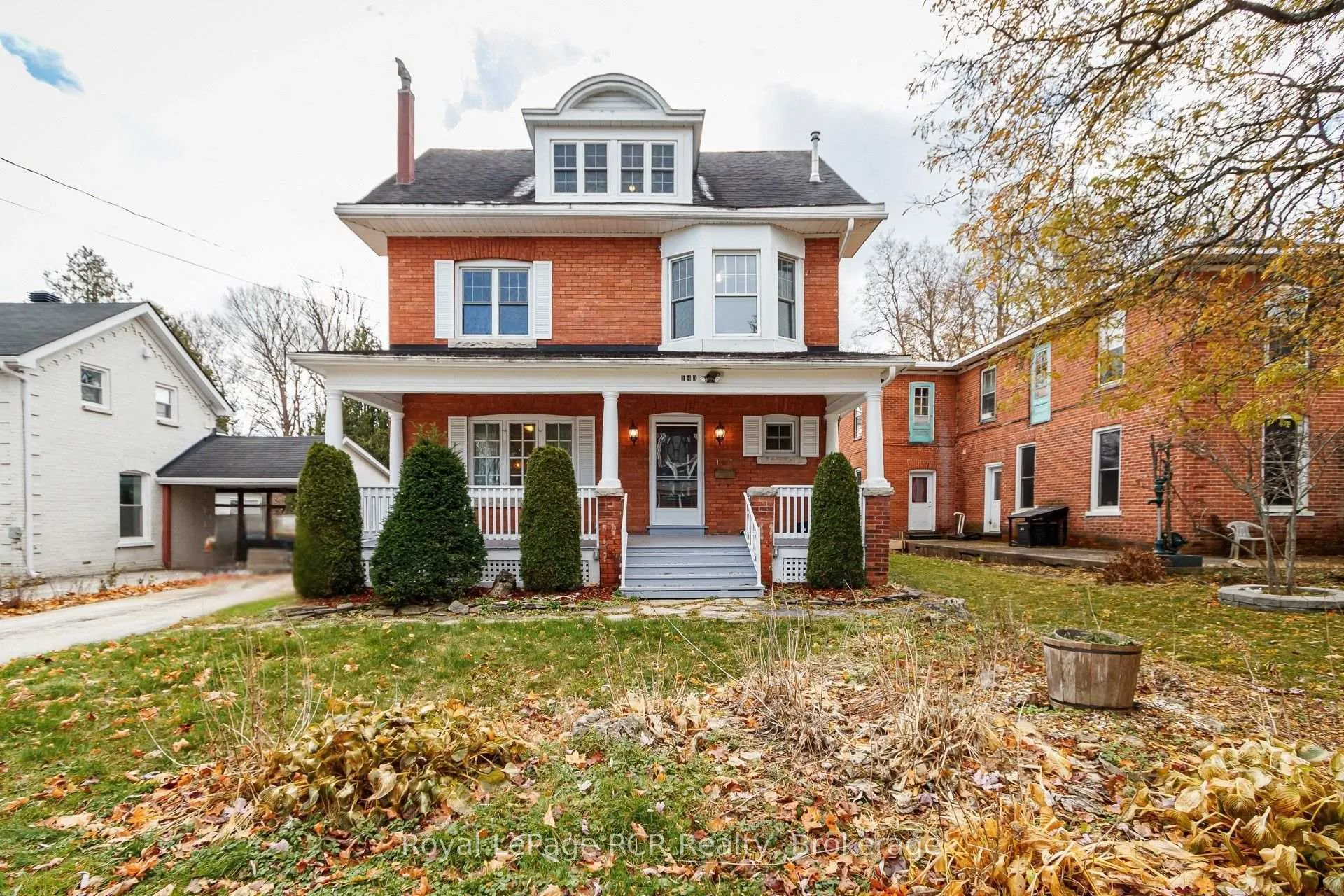 Front of 143 Trowbridge Street W