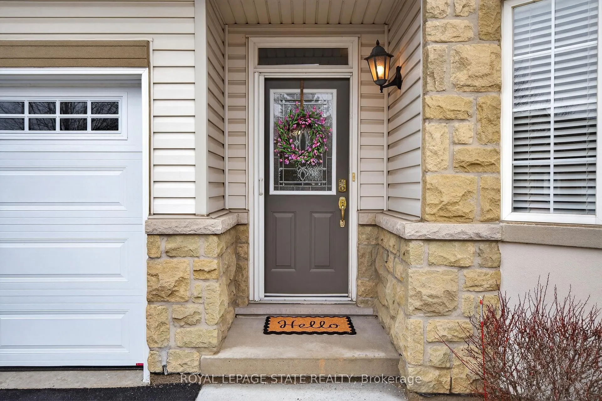 Photo 2 of Unit 24, 212 Stonehenge Drive, Hamilton, Meadowlands — HOMEH
