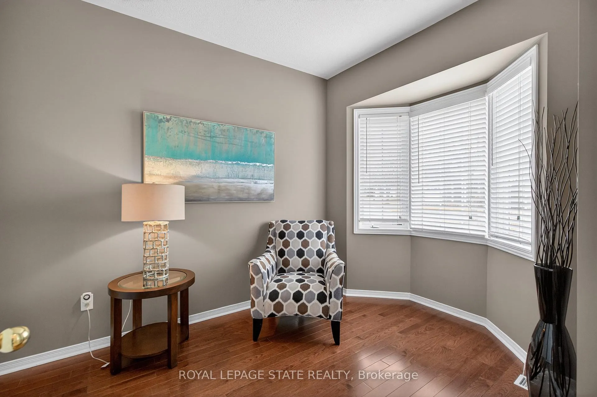 Photo 5 of Unit 24, 212 Stonehenge Drive, Hamilton, Meadowlands — HOMEH