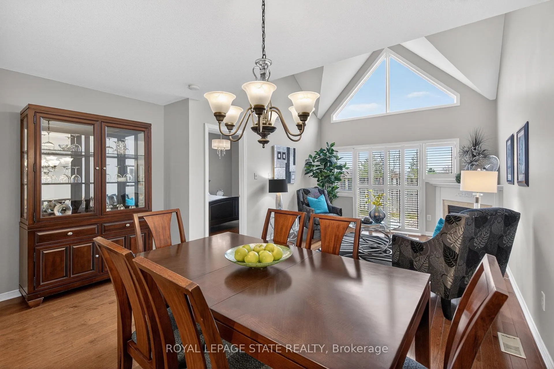Photo 11 of Unit 24, 212 Stonehenge Drive, Hamilton, Meadowlands — HOMEH