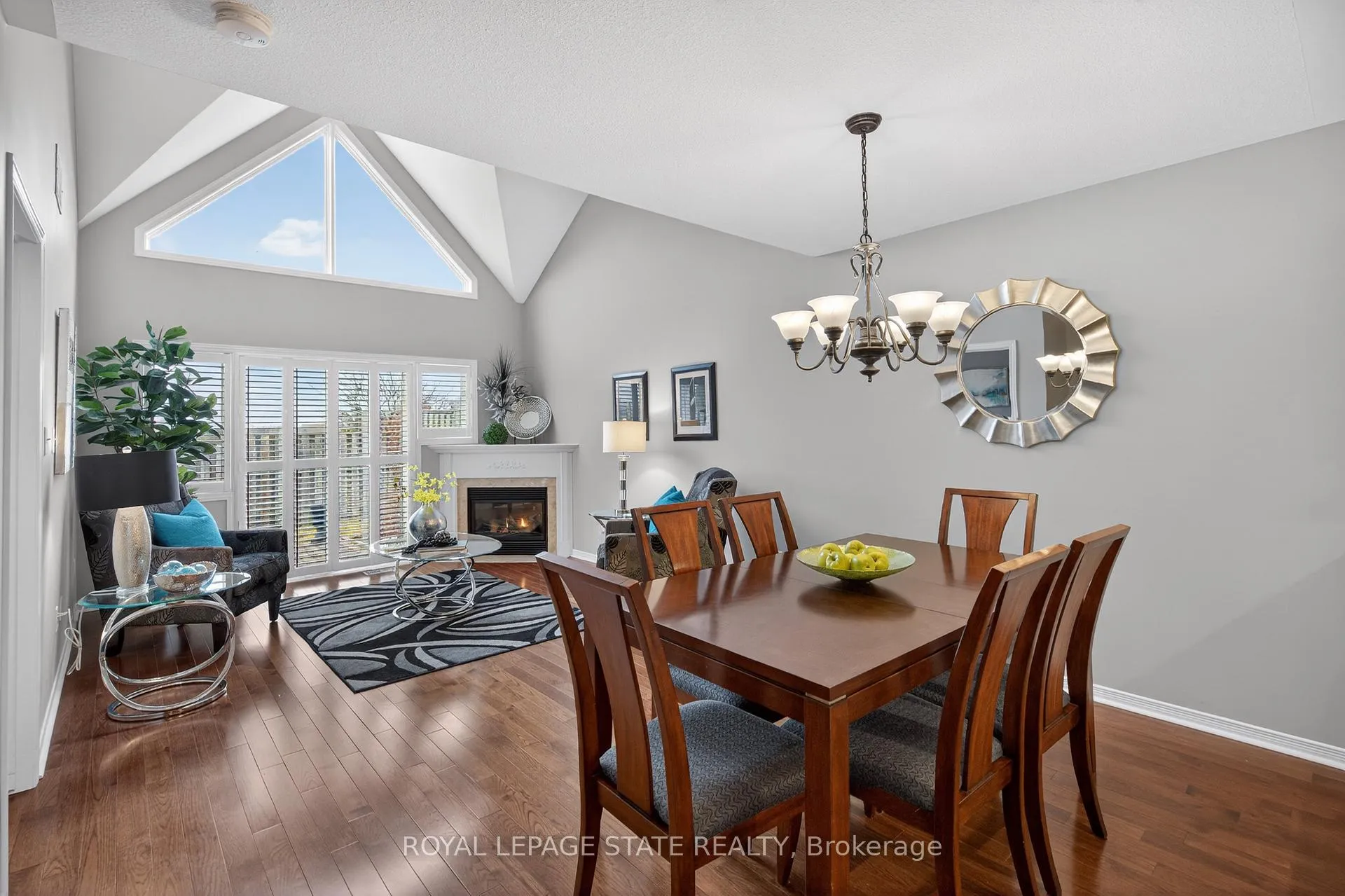 Photo 12 of Unit 24, 212 Stonehenge Drive, Hamilton, Meadowlands — HOMEH