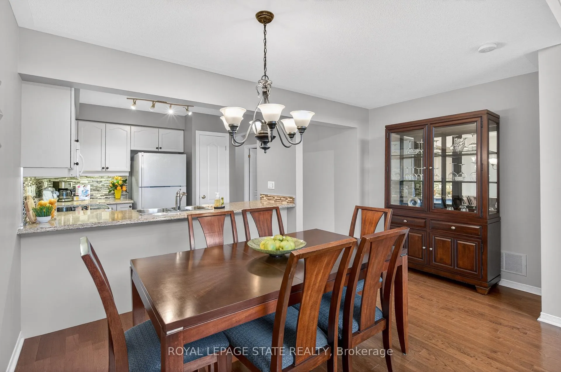 Photo 14 of Unit 24, 212 Stonehenge Drive, Hamilton, Meadowlands — HOMEH