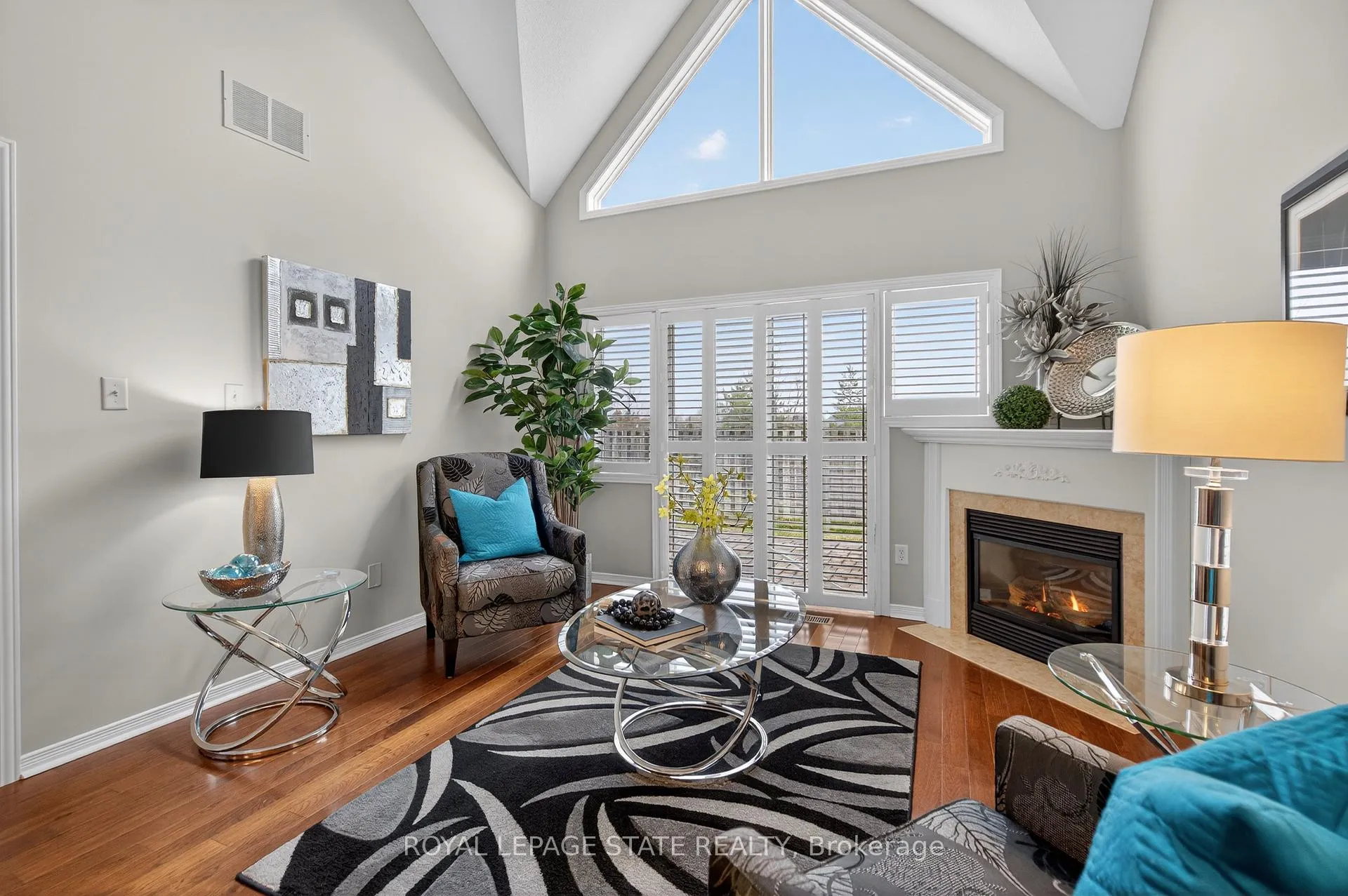 Photo 15 of Unit 24, 212 Stonehenge Drive, Hamilton, Meadowlands — HOMEH