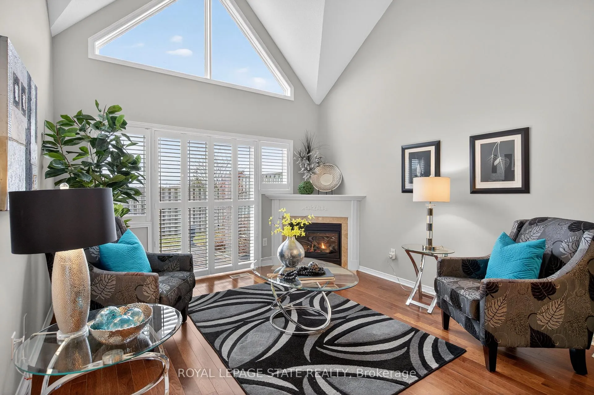 Photo 16 of Unit 24, 212 Stonehenge Drive, Hamilton, Meadowlands — HOMEH