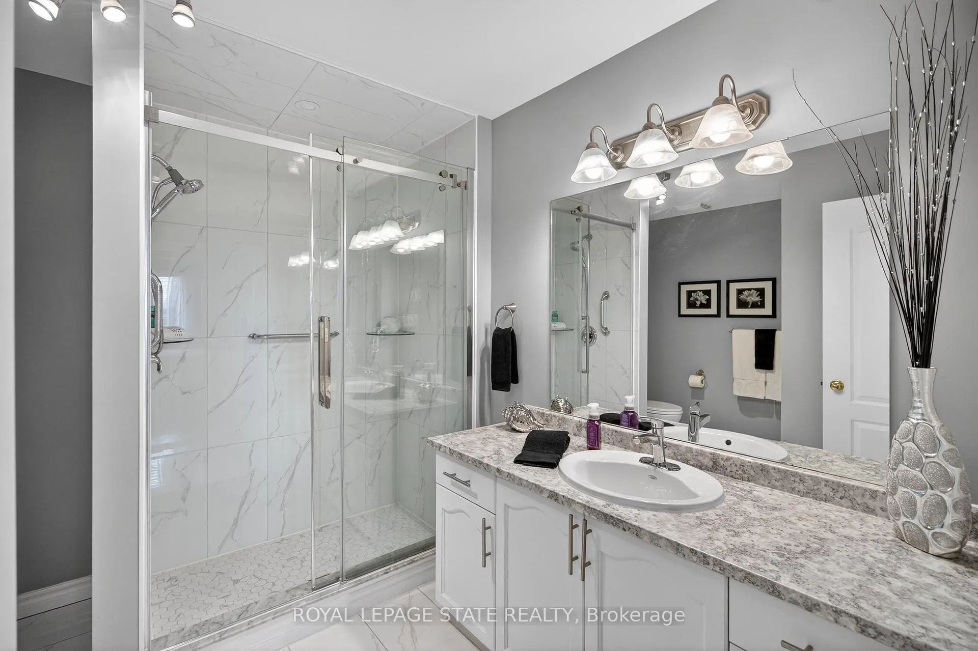 Photo 22 of Unit 24, 212 Stonehenge Drive, Hamilton, Meadowlands — HOMEH
