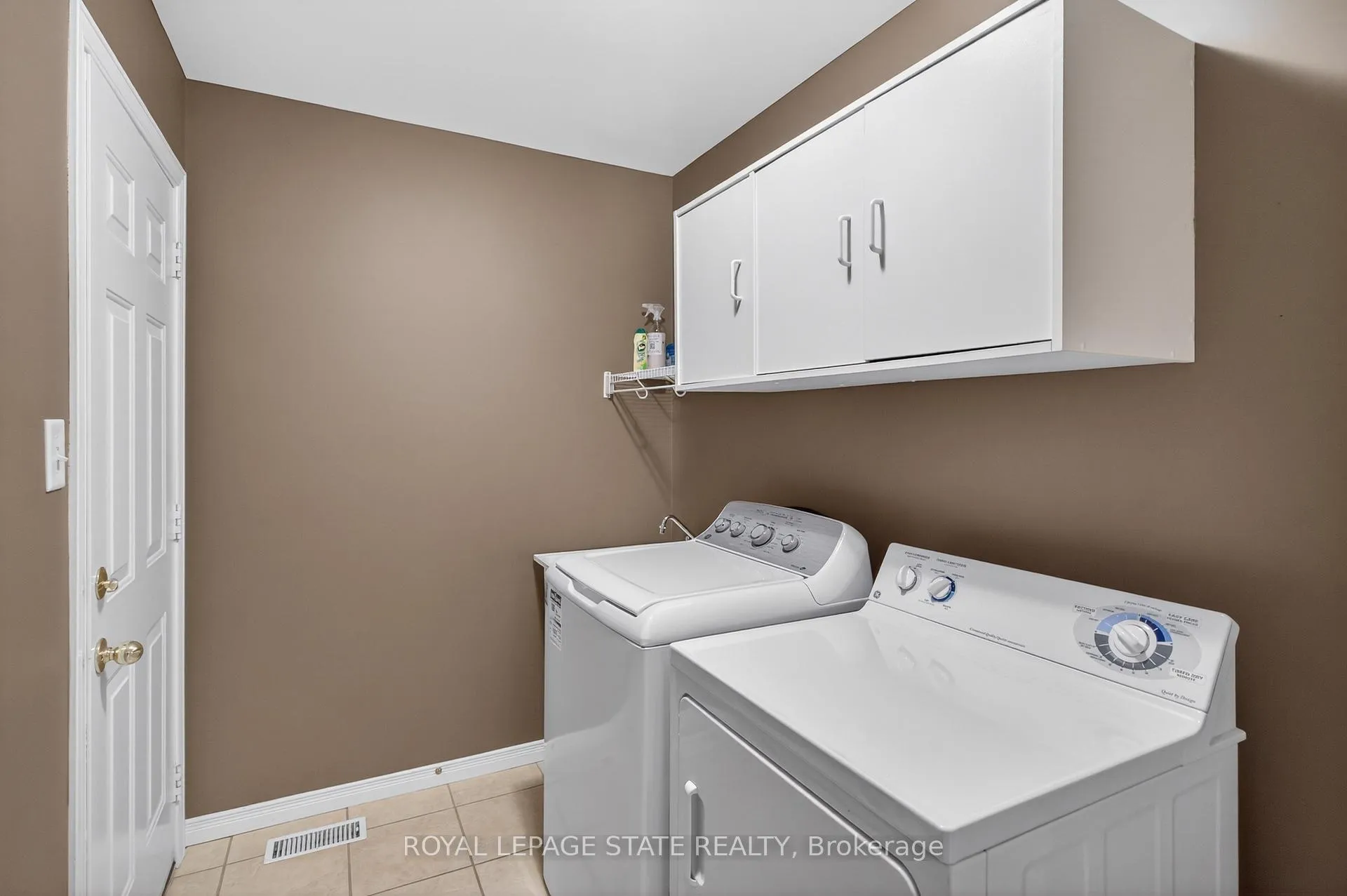 Photo 24 of Unit 24, 212 Stonehenge Drive, Hamilton, Meadowlands — HOMEH