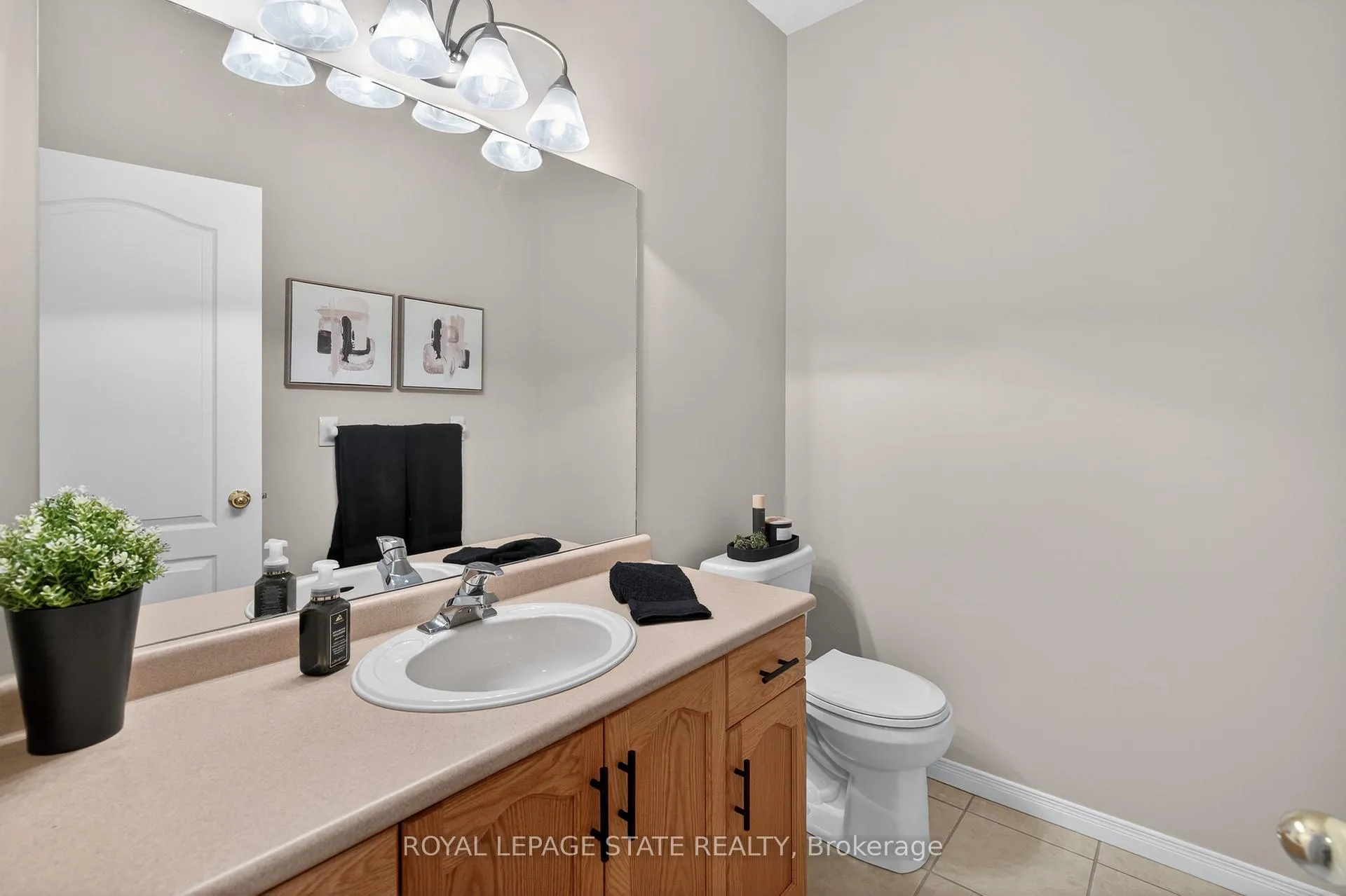 Photo 25 of Unit 24, 212 Stonehenge Drive, Hamilton, Meadowlands — HOMEH