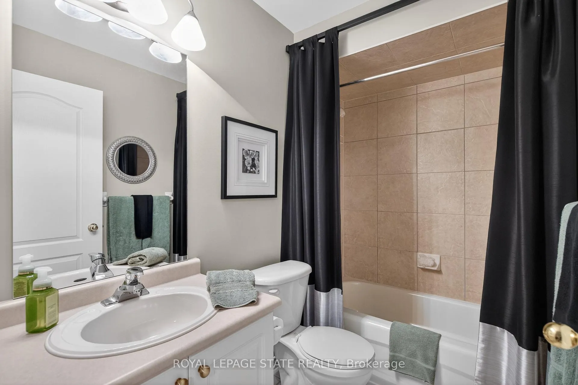 Photo 31 of Unit 24, 212 Stonehenge Drive, Hamilton, Meadowlands — HOMEH