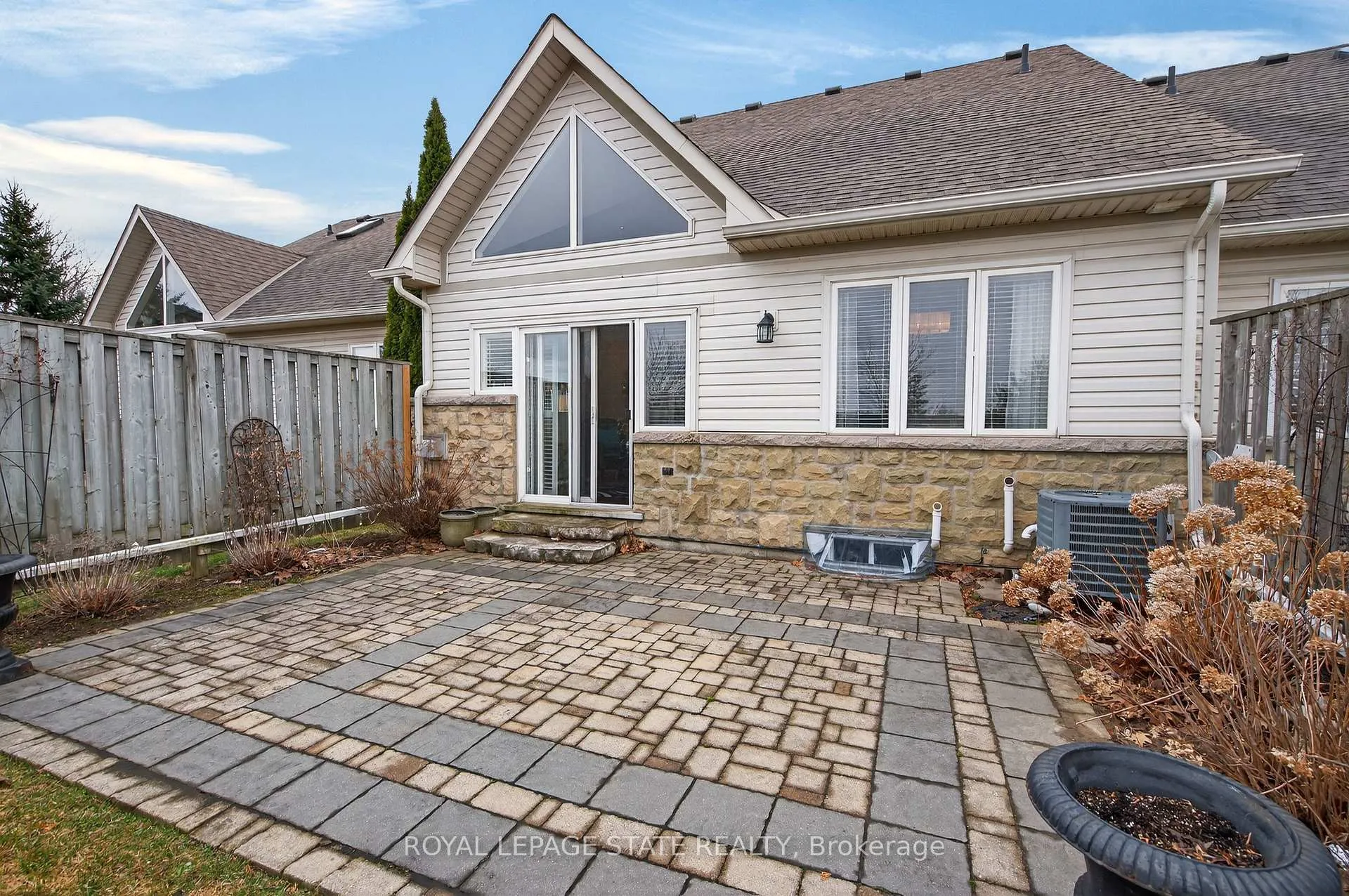 Photo 35 of Unit 24, 212 Stonehenge Drive, Hamilton, Meadowlands — HOMEH