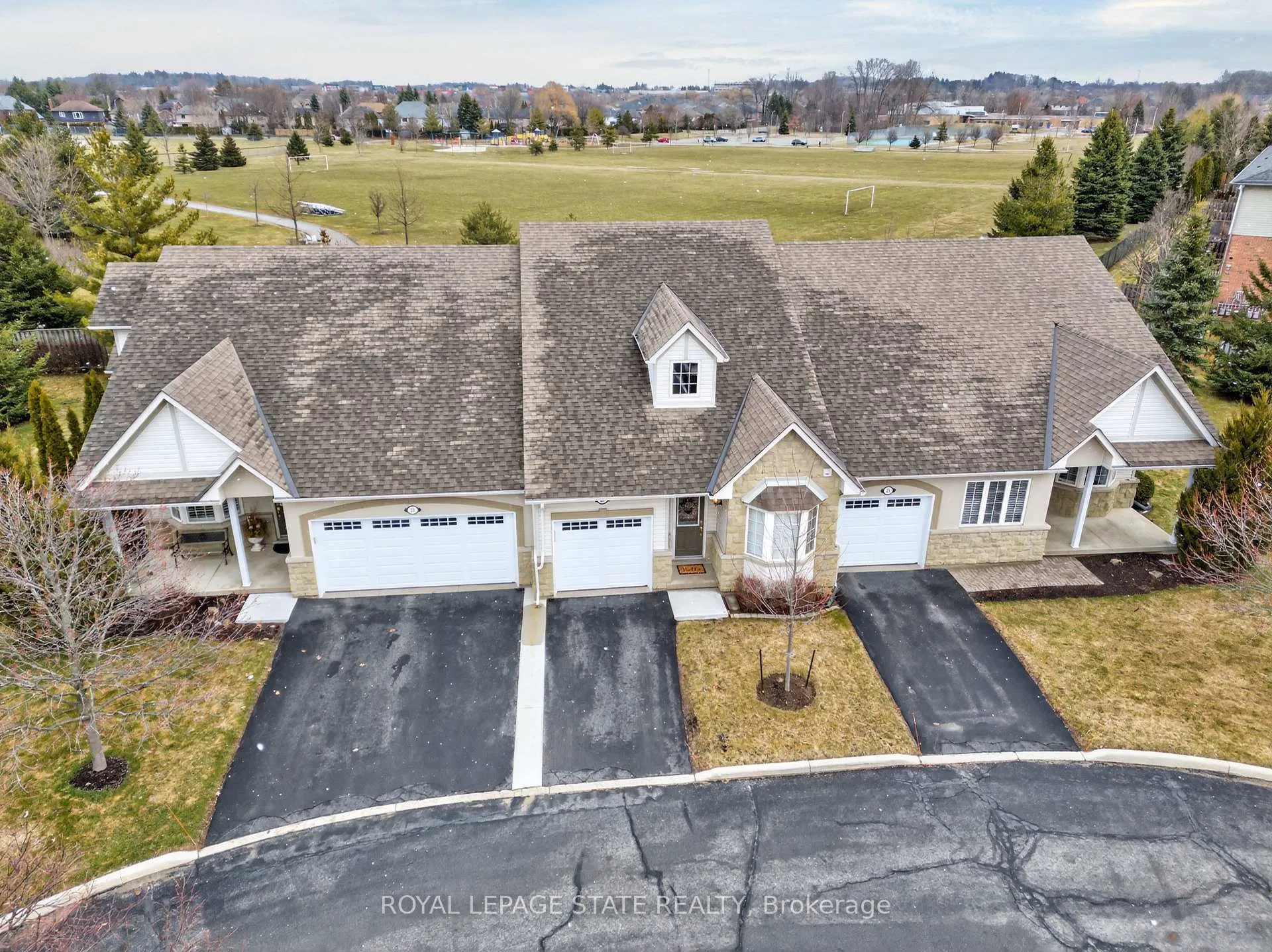 Photo 37 of Unit 24, 212 Stonehenge Drive, Hamilton, Meadowlands — HOMEH
