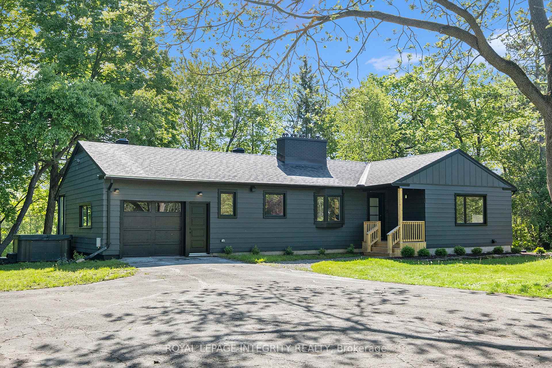 Photo 1 of 17 Lockview Road, Ottawa, Manotick Village & Manotick Estates — HOMEH