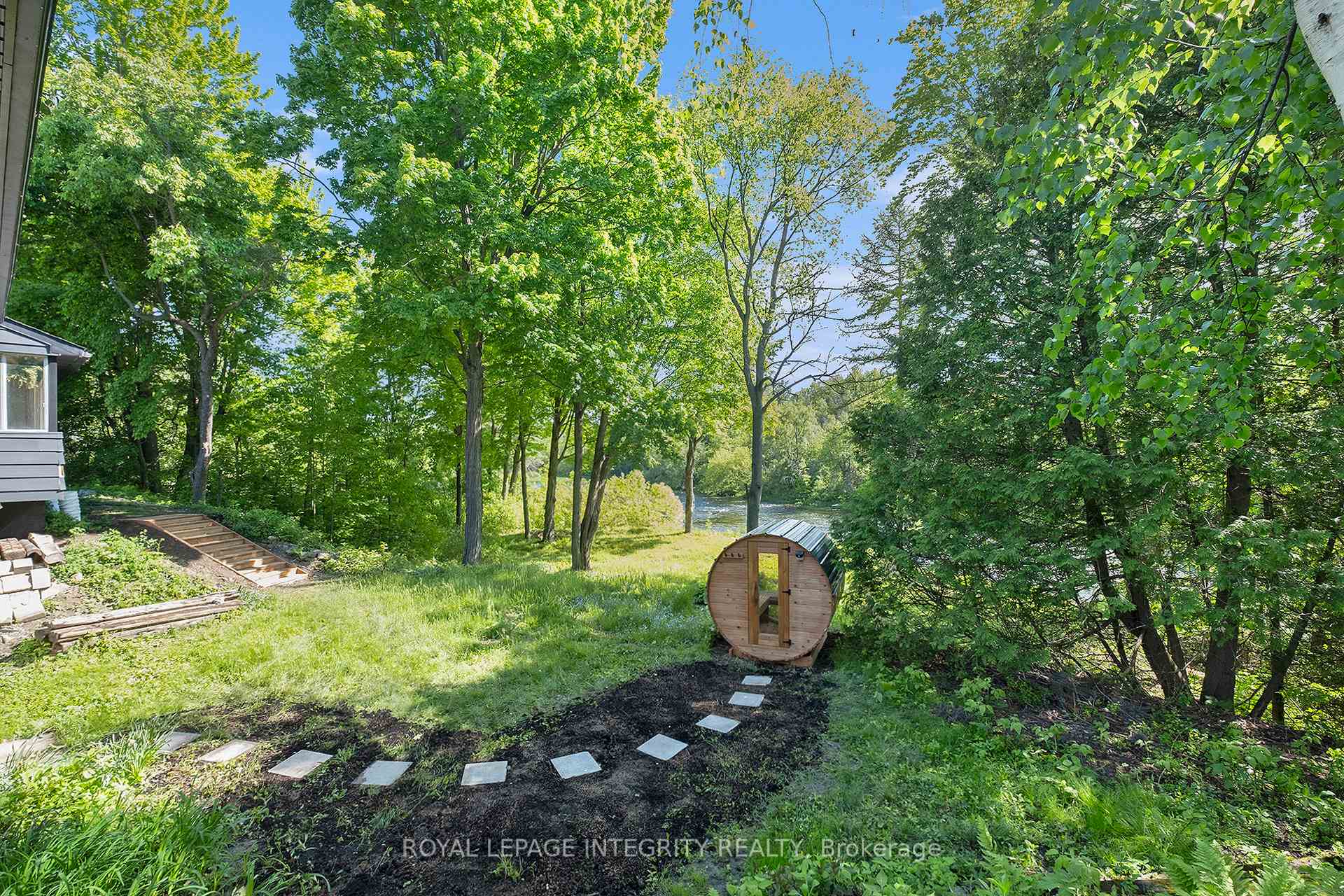 Photo 3 of 17 Lockview Road, Ottawa, Manotick Village & Manotick Estates — HOMEH