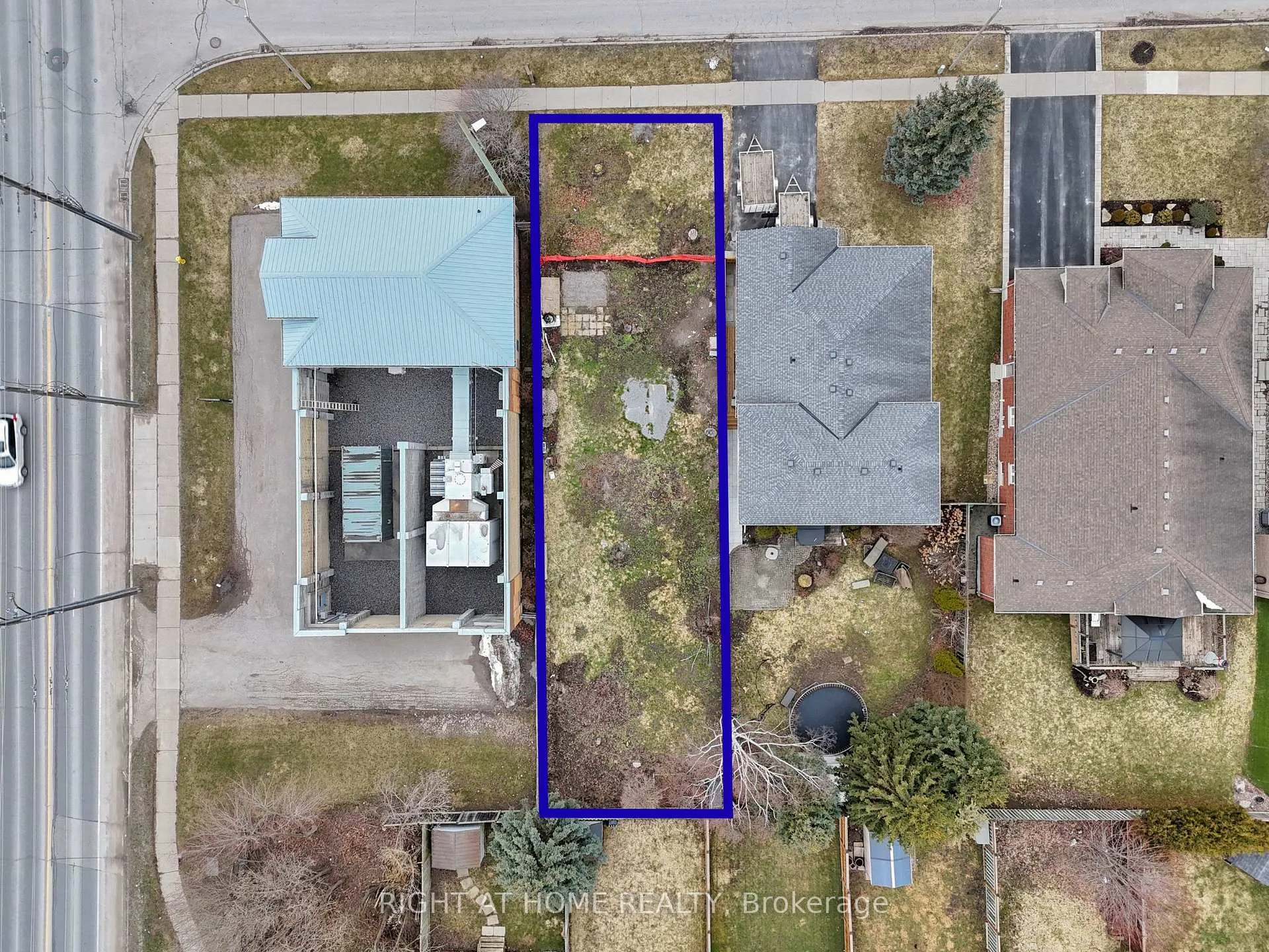 Photo 2 of 7 Bradshaw Street, Clarington, Bowmanville — HOMEH