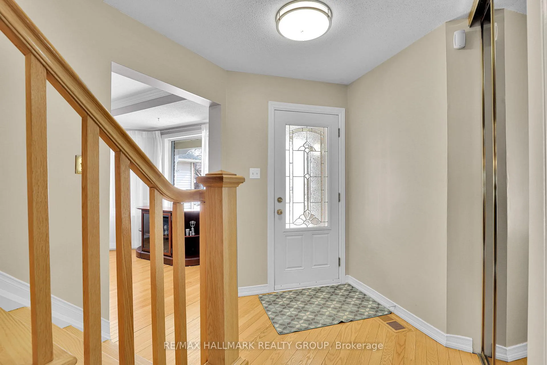 Photo 3 of 1589 Champneuf Drive, Ottawa, Chateauneuf — HOMEH