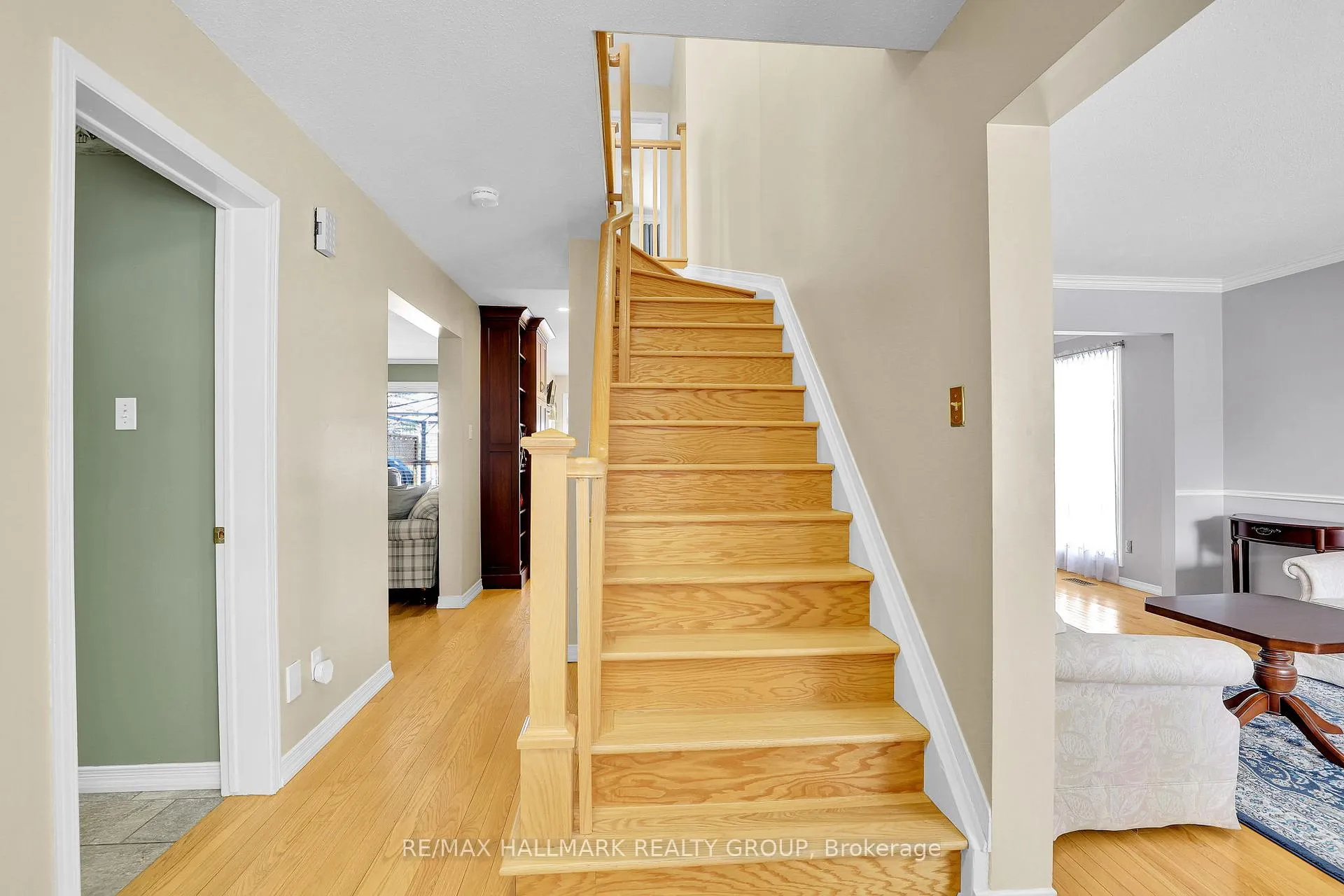Photo 4 of 1589 Champneuf Drive, Ottawa, Chateauneuf — HOMEH