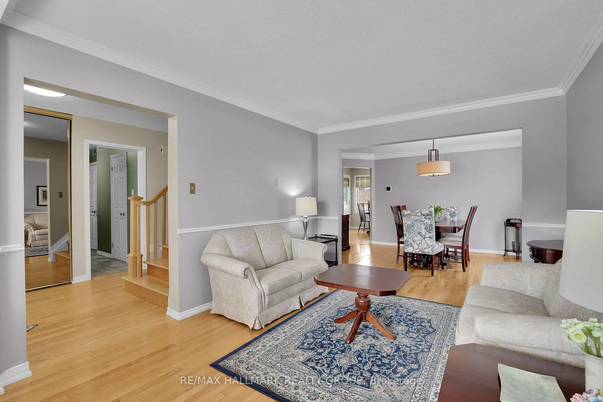 Photo 5 of 1589 Champneuf Drive, Ottawa, Chateauneuf — HOMEH