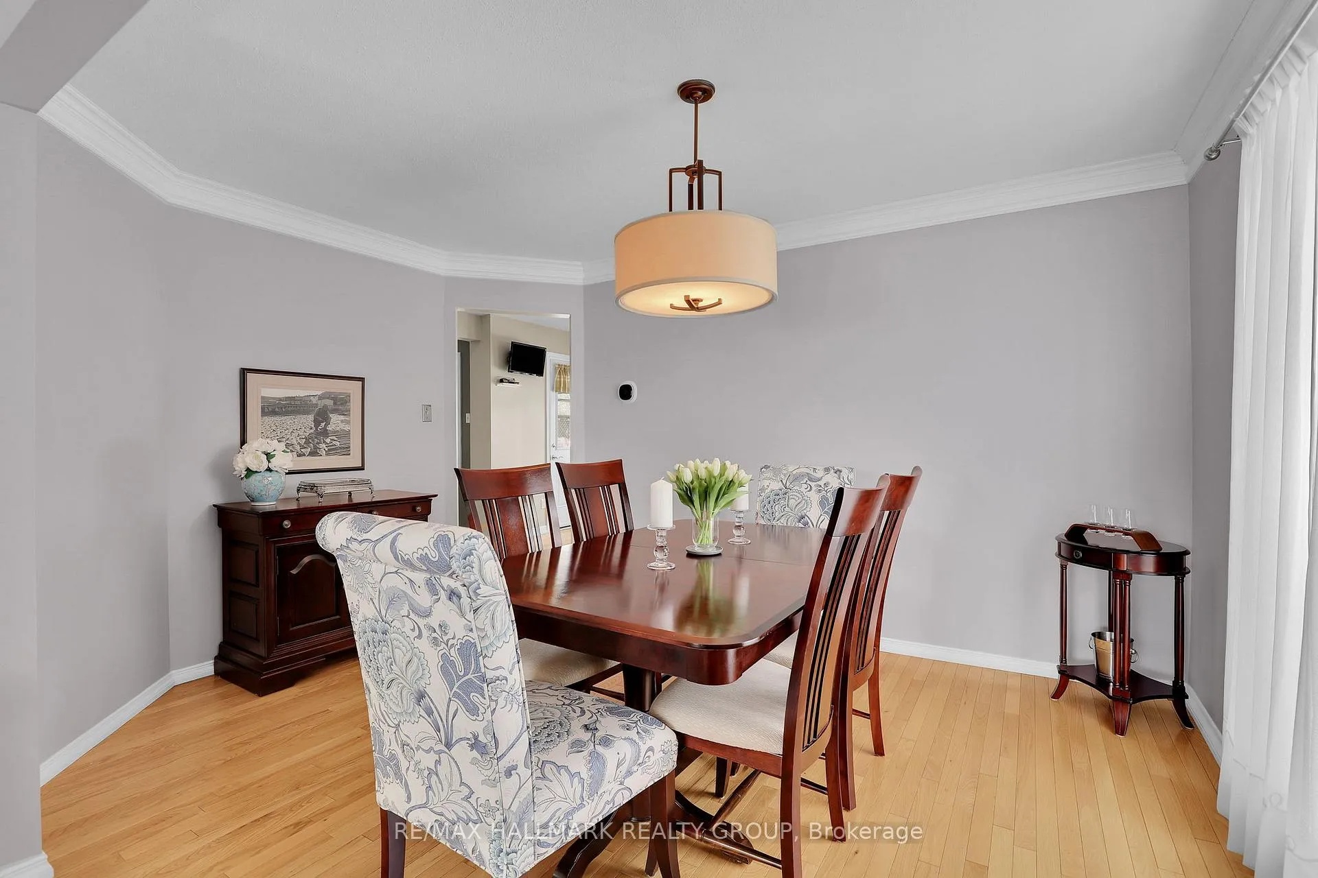 Photo 6 of 1589 Champneuf Drive, Ottawa, Chateauneuf — HOMEH