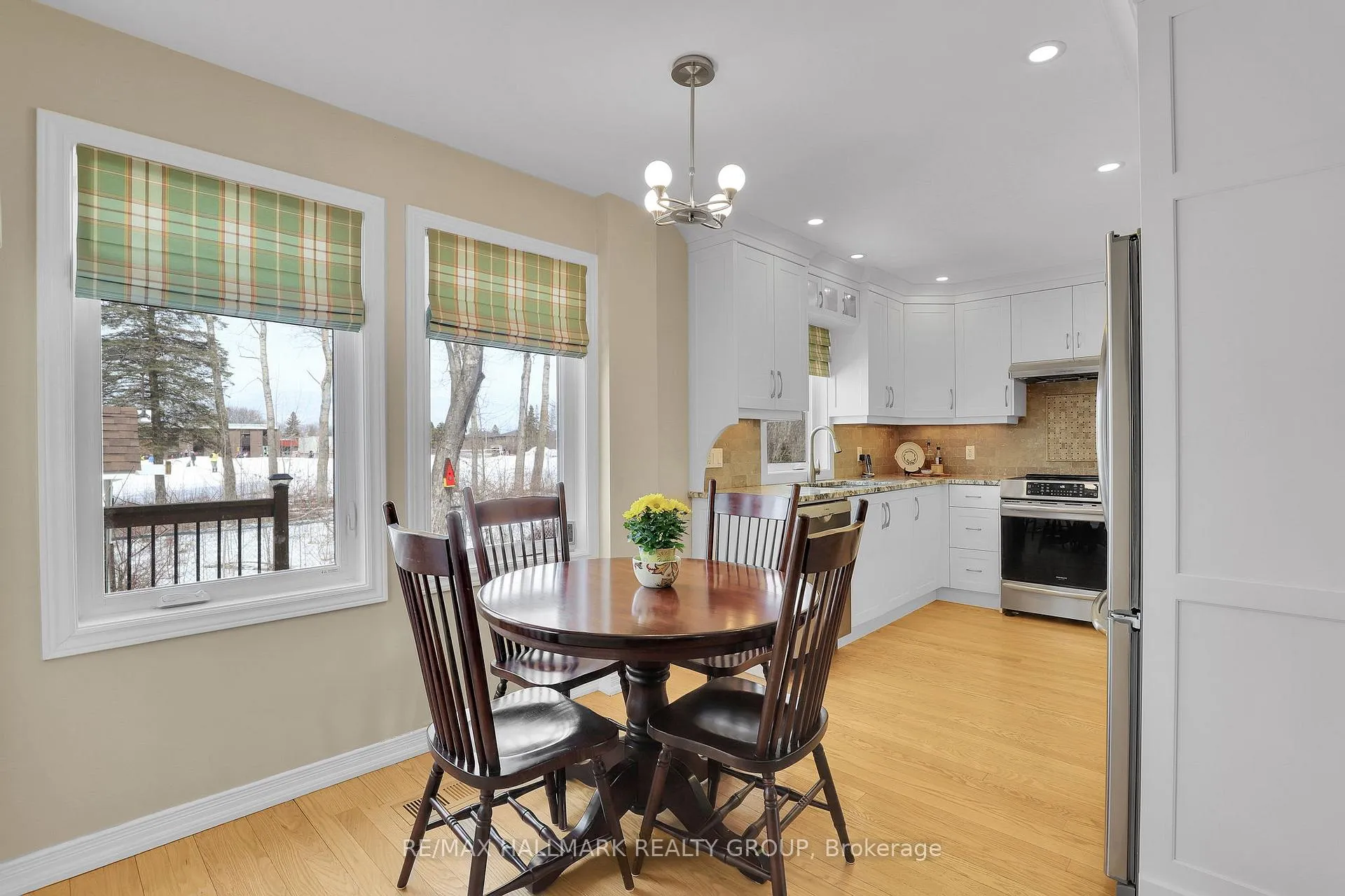 Photo 8 of 1589 Champneuf Drive, Ottawa, Chateauneuf — HOMEH