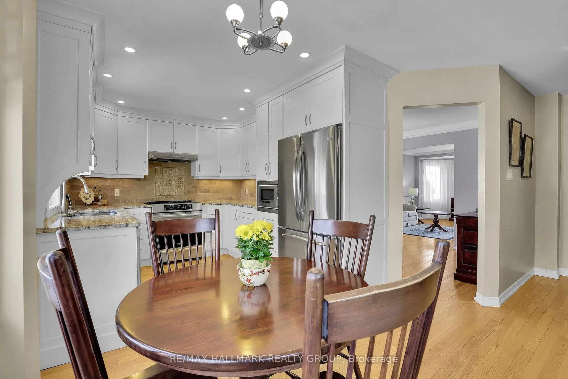 Photo 9 of 1589 Champneuf Drive, Ottawa, Chateauneuf — HOMEH