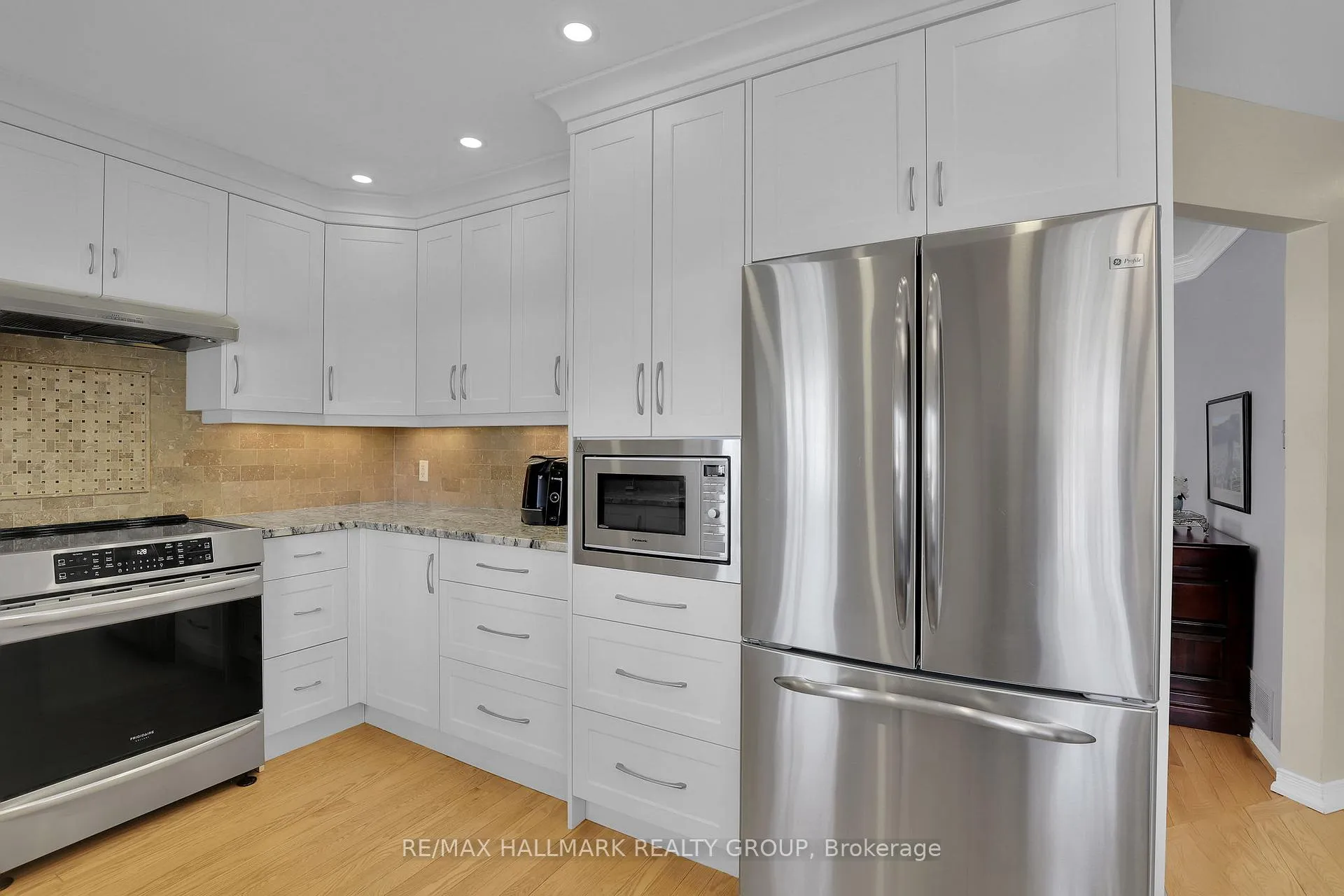 Photo 11 of 1589 Champneuf Drive, Ottawa, Chateauneuf — HOMEH