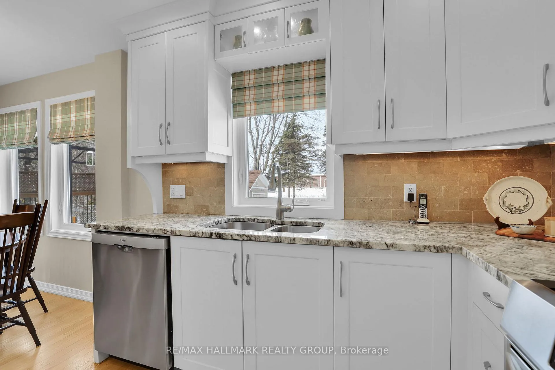 Photo 13 of 1589 Champneuf Drive, Ottawa, Chateauneuf — HOMEH