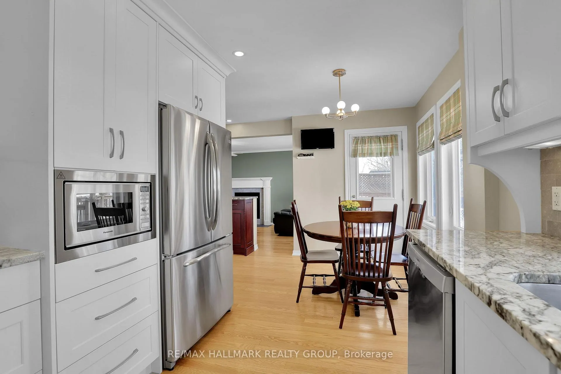 Photo 14 of 1589 Champneuf Drive, Ottawa, Chateauneuf — HOMEH